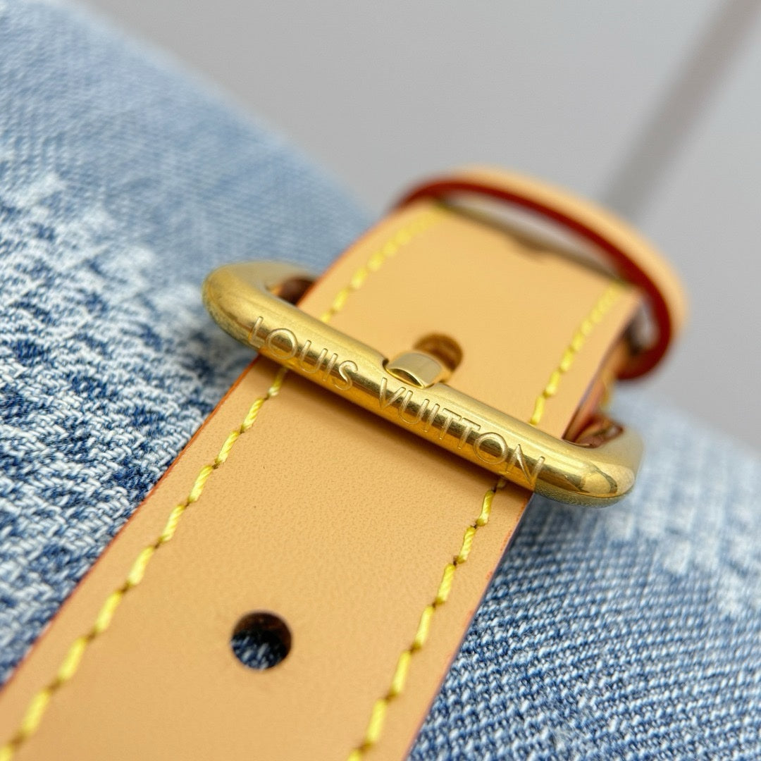 LV Keepall Bandoulière 50 - Glimmer of Luxury