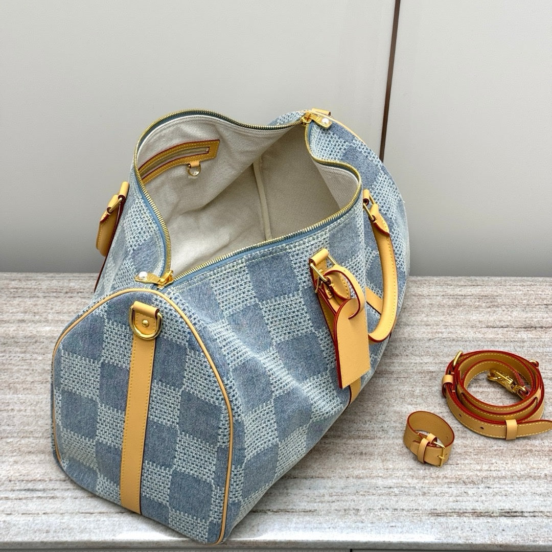 LV Keepall Bandoulière 50 - Glimmer of Luxury