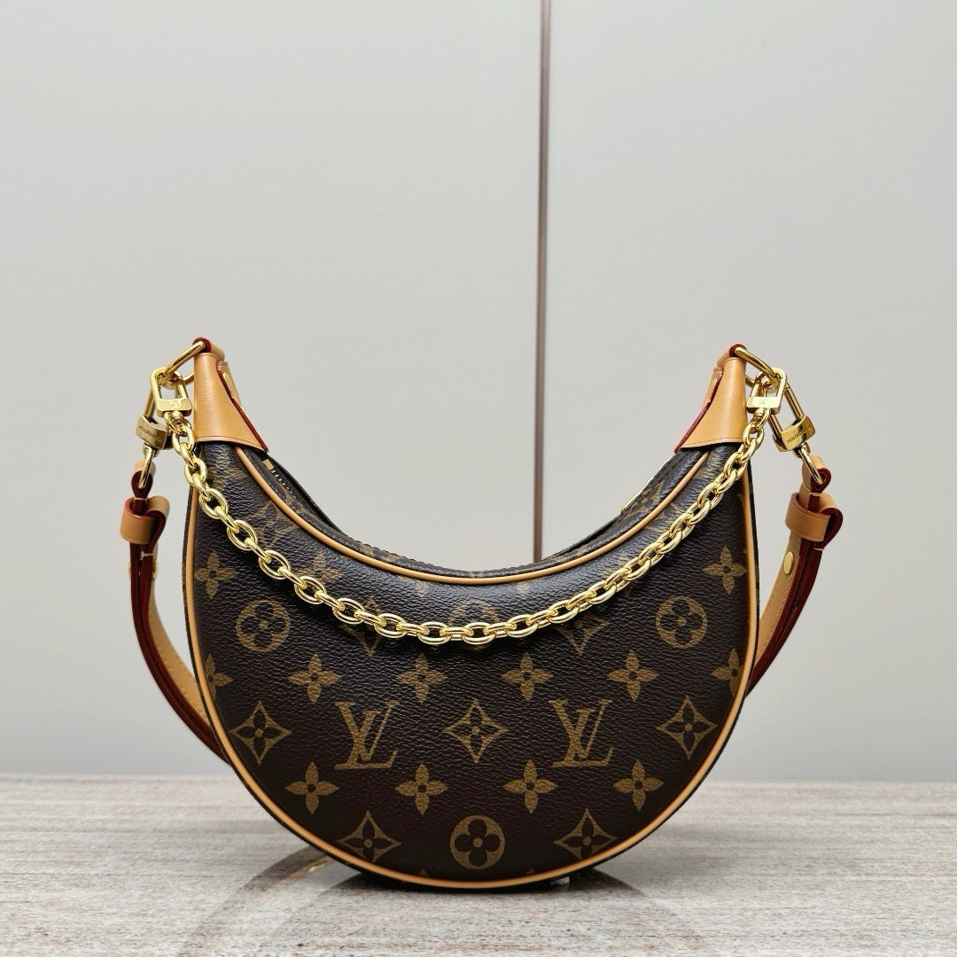 LV Loop Monogram Çanta - Glimmer of Luxury