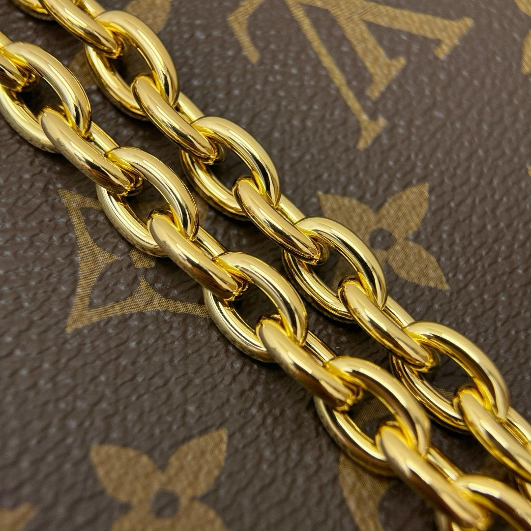 LV Loop Monogram Çanta - Glimmer of Luxury