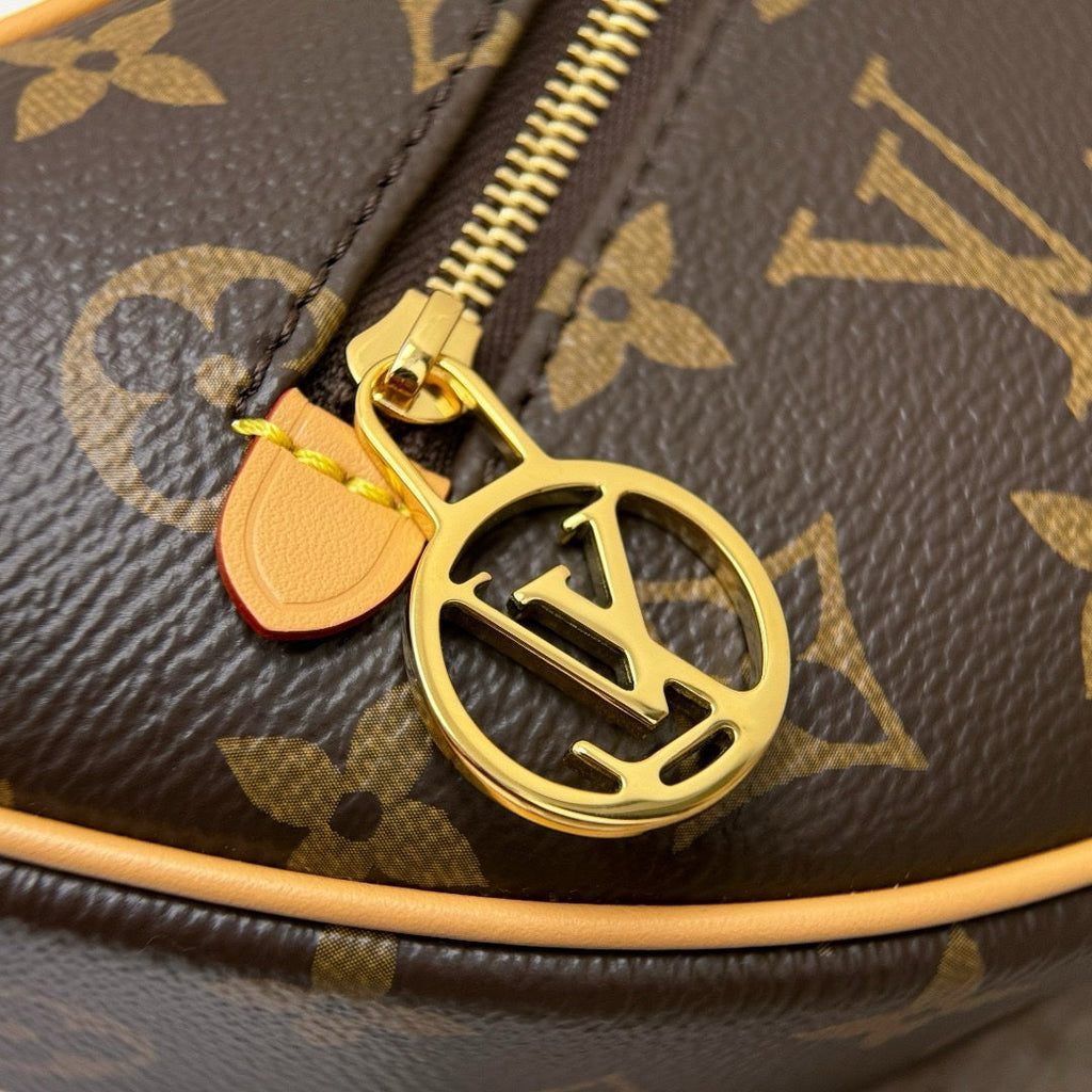 LV Loop Monogram Çanta - Glimmer of Luxury