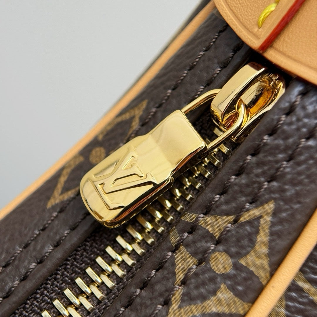 LV Loop Monogram Çanta - Glimmer of Luxury