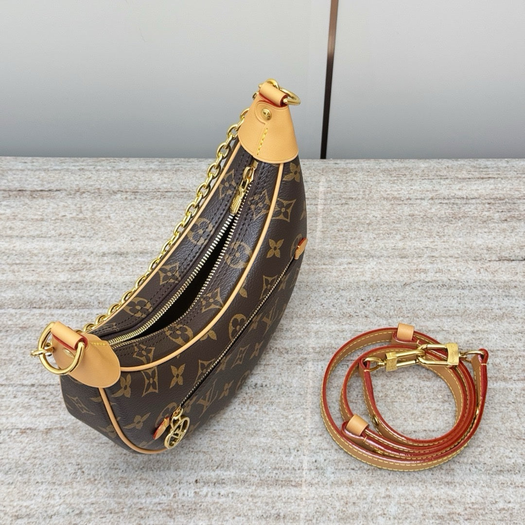 LV Loop Monogram Çanta - Glimmer of Luxury