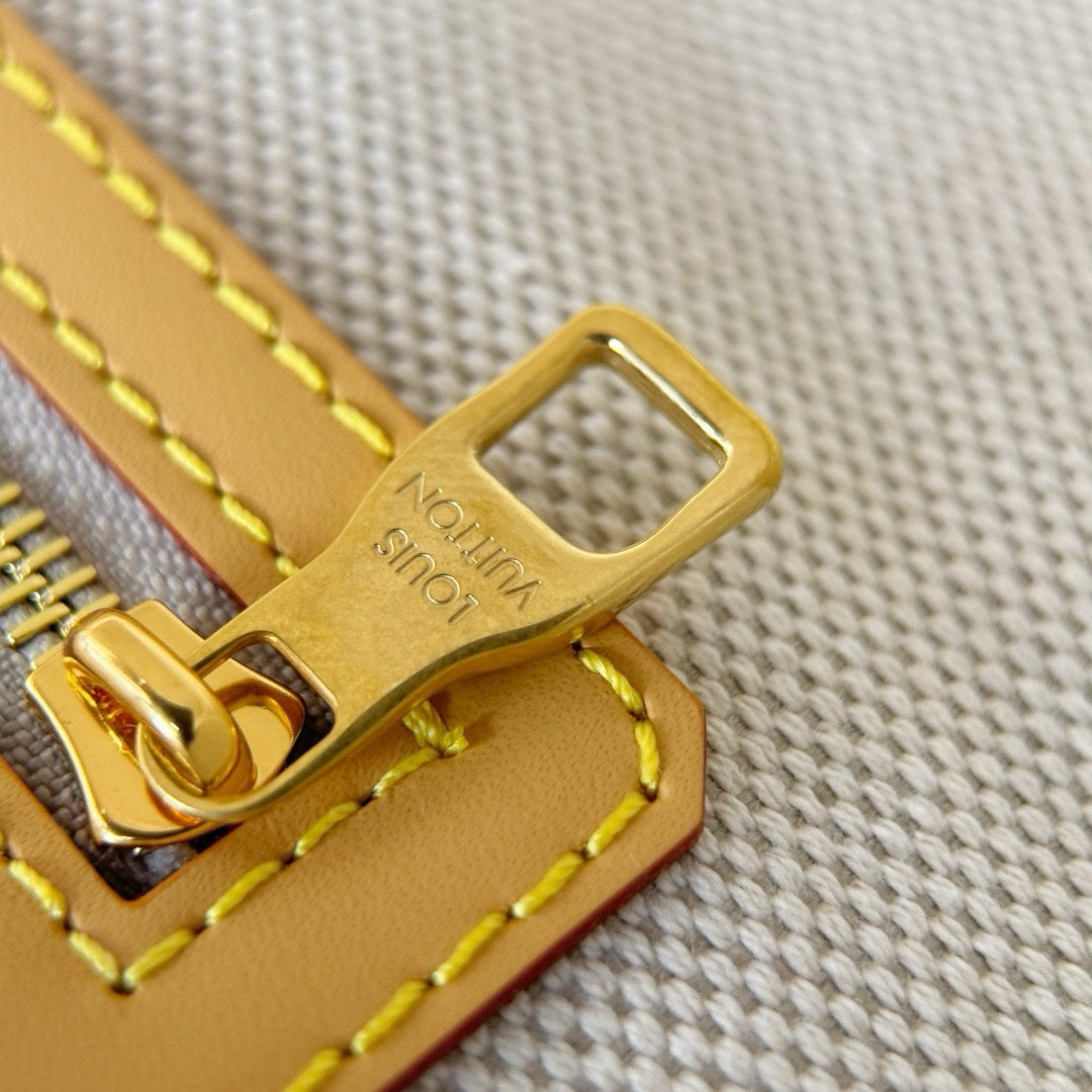 LV Hafta Sonu Tote - Glimmer of Luxury