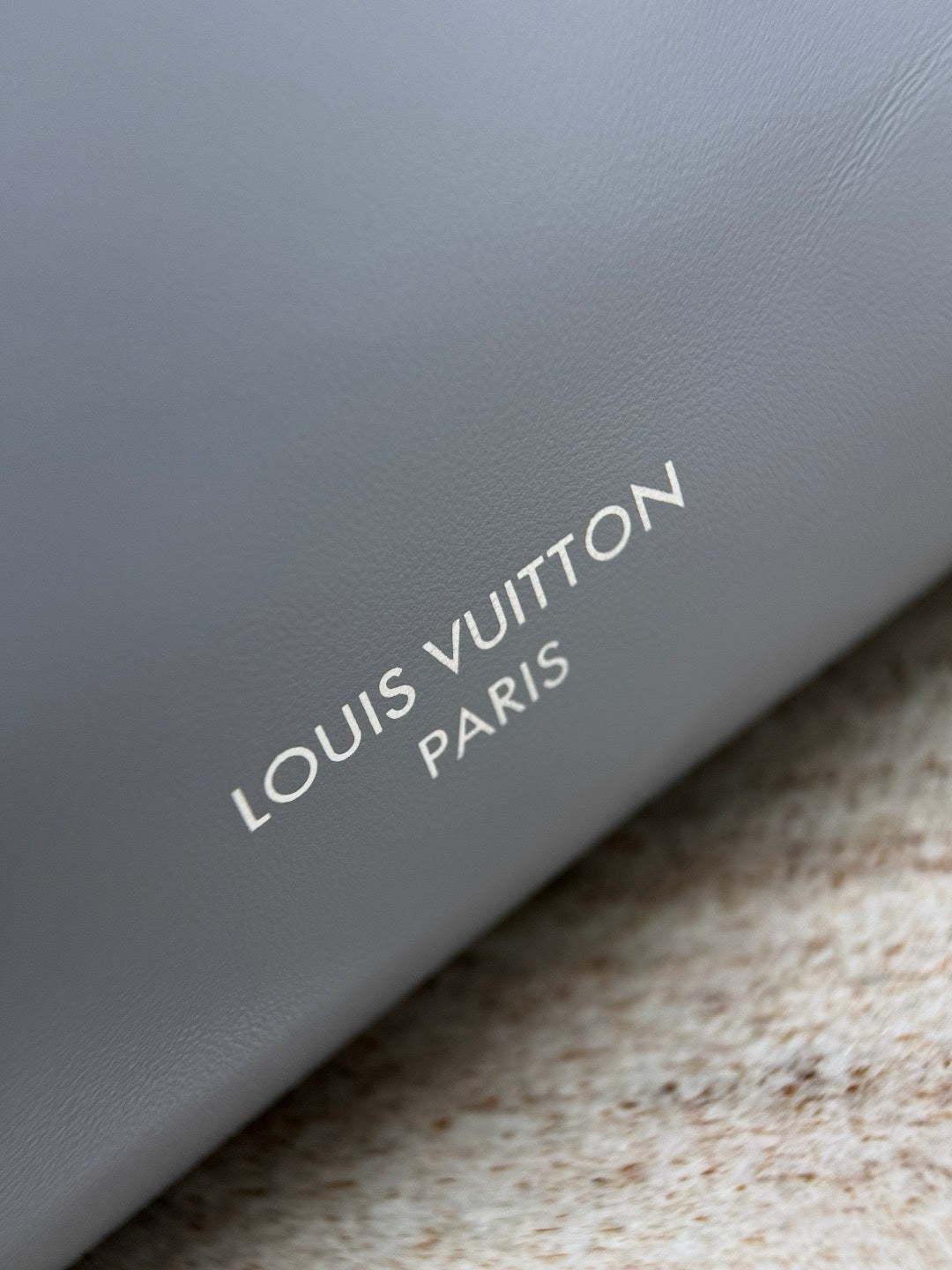 LV Carryall Koyu MM Omuz Çantası Orta Gri - Glimmer of Luxury