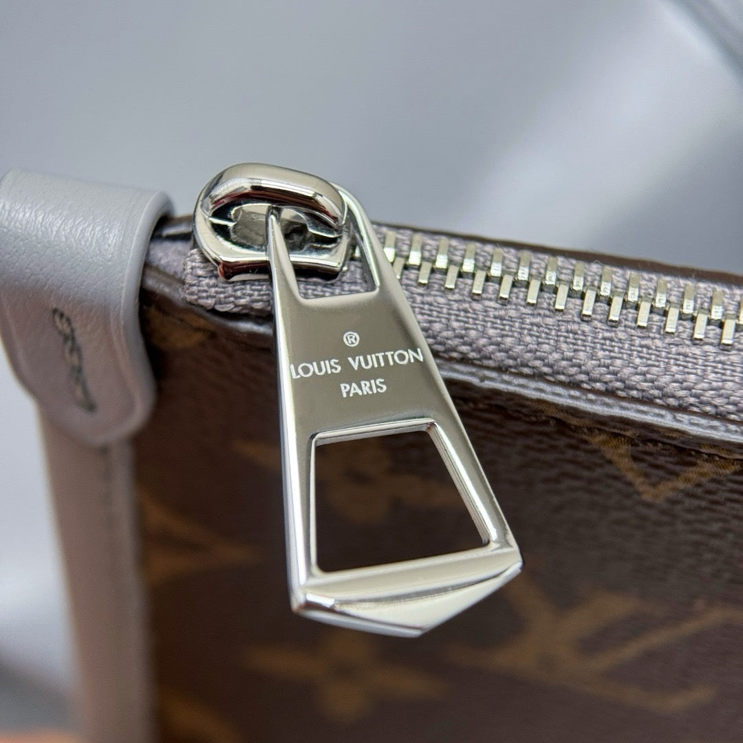 LV Carryall Koyu MM Omuz Çantası Orta Gri - Glimmer of Luxury