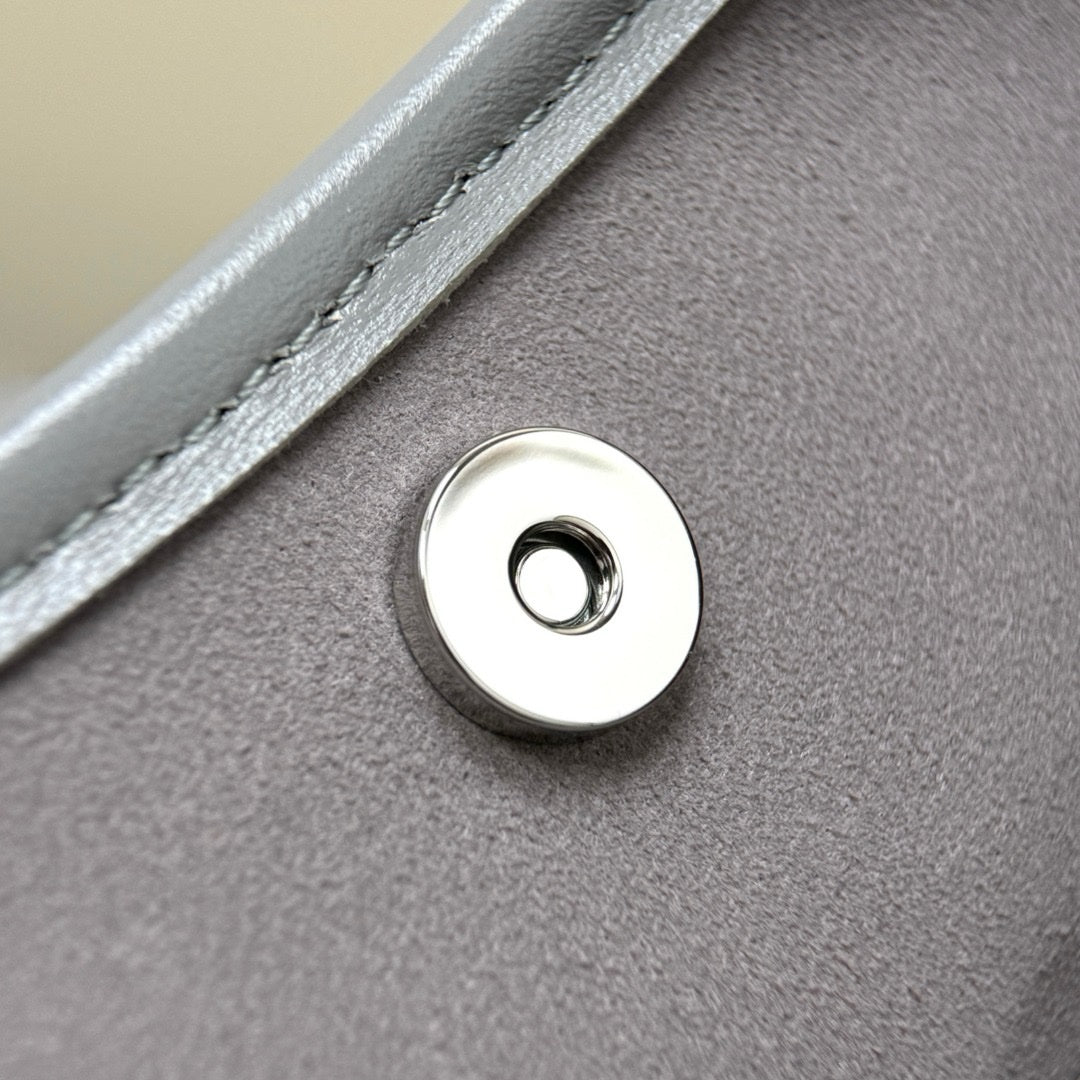 LV Carryall Koyu MM Omuz Çantası Orta Gri - Glimmer of Luxury