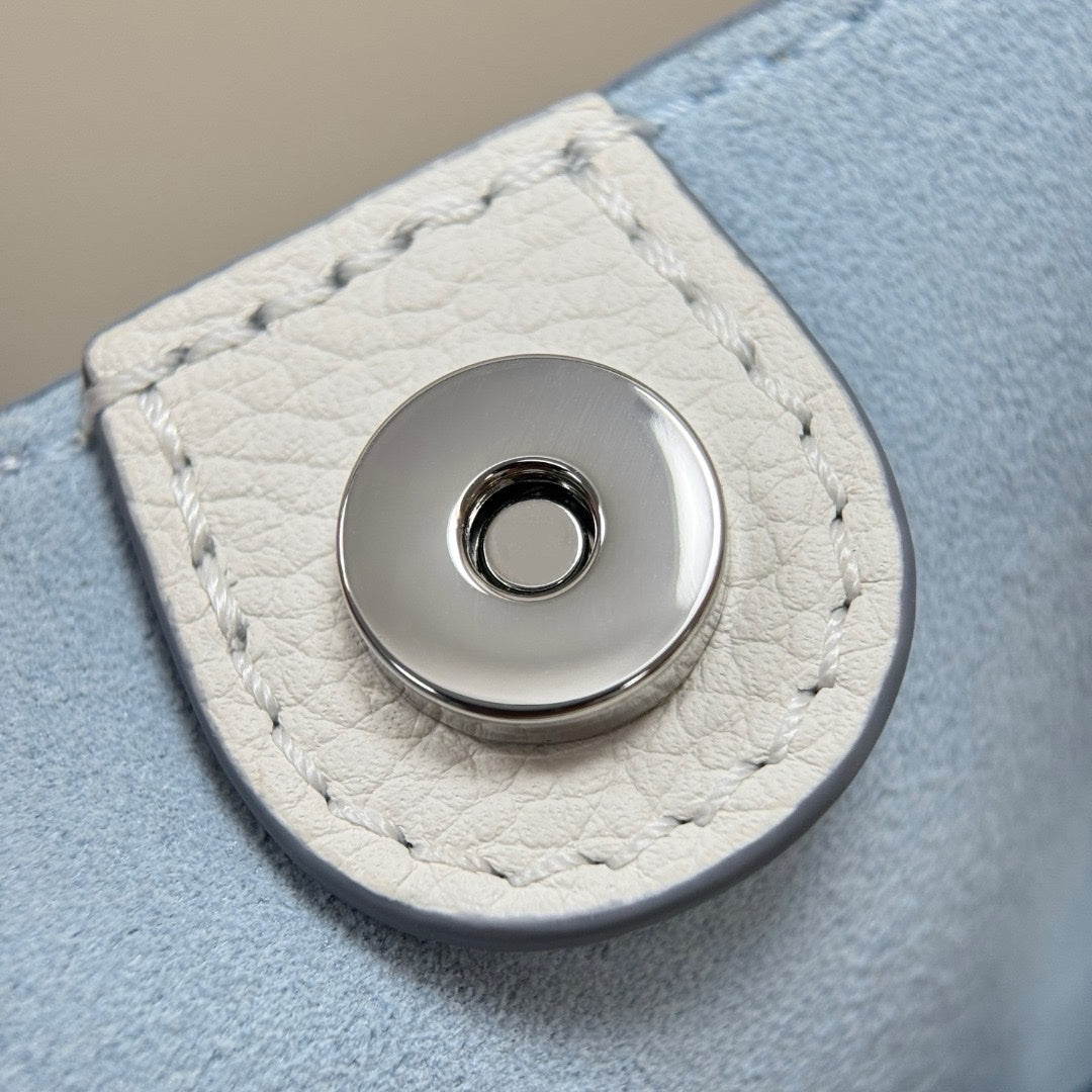 LV Blossom PM M11734 - Glimmer of Luxury