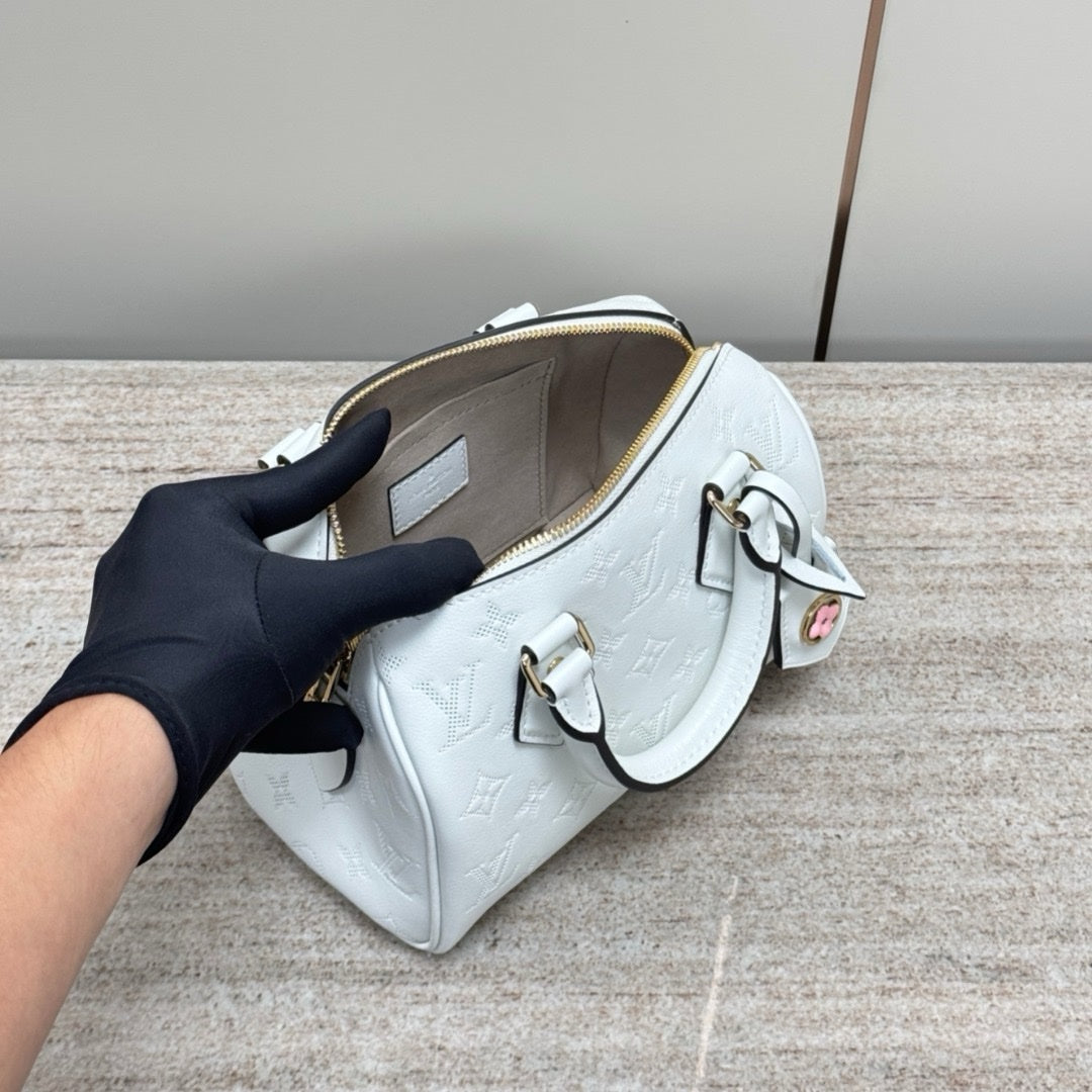 Lv Speedy Bandoulière 20 - Glimmer of Luxury