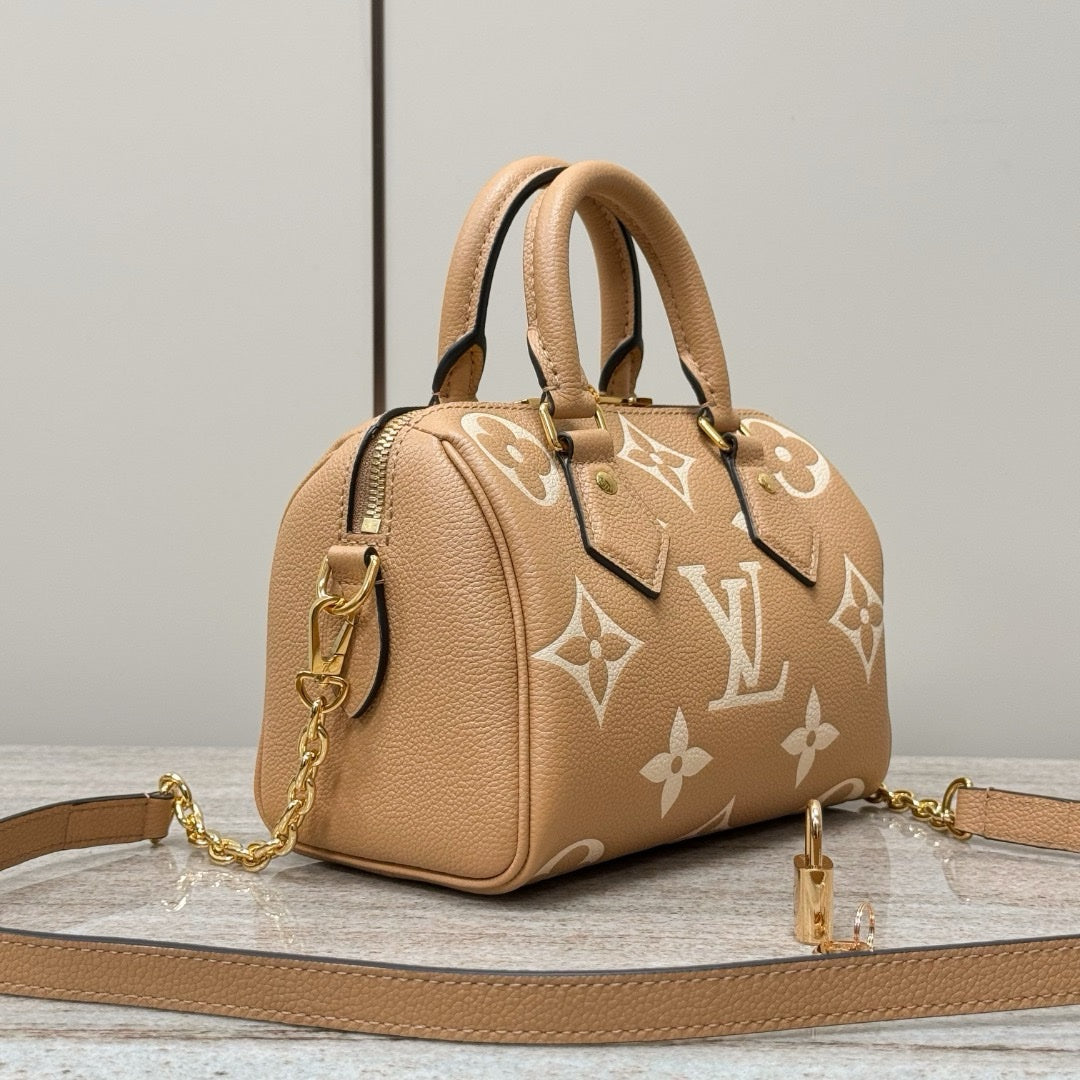 Lv Speedy Bandoulière 20 - Glimmer of Luxury
