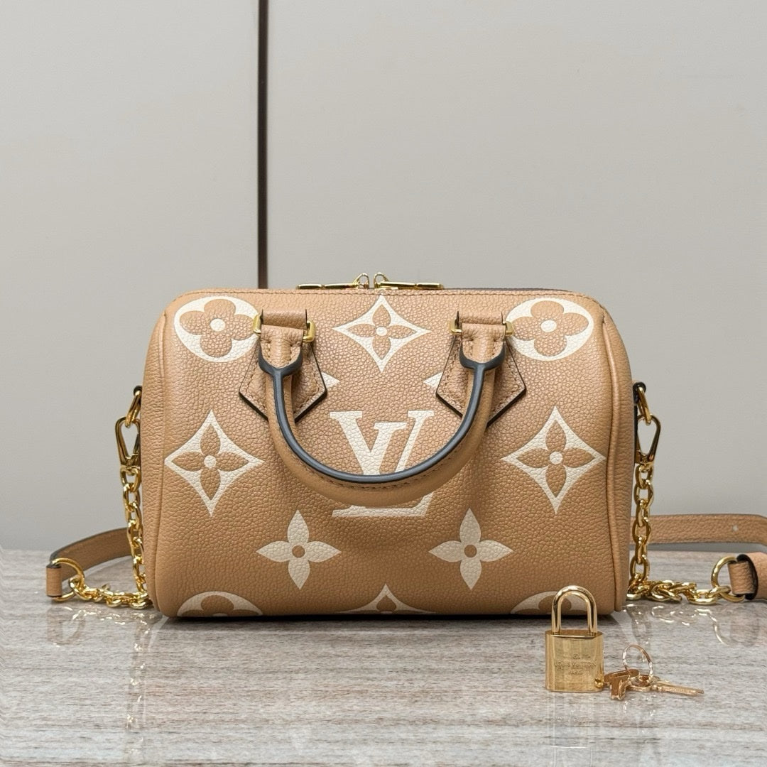 Lv Speedy Bandoulière 20 - Glimmer of Luxury