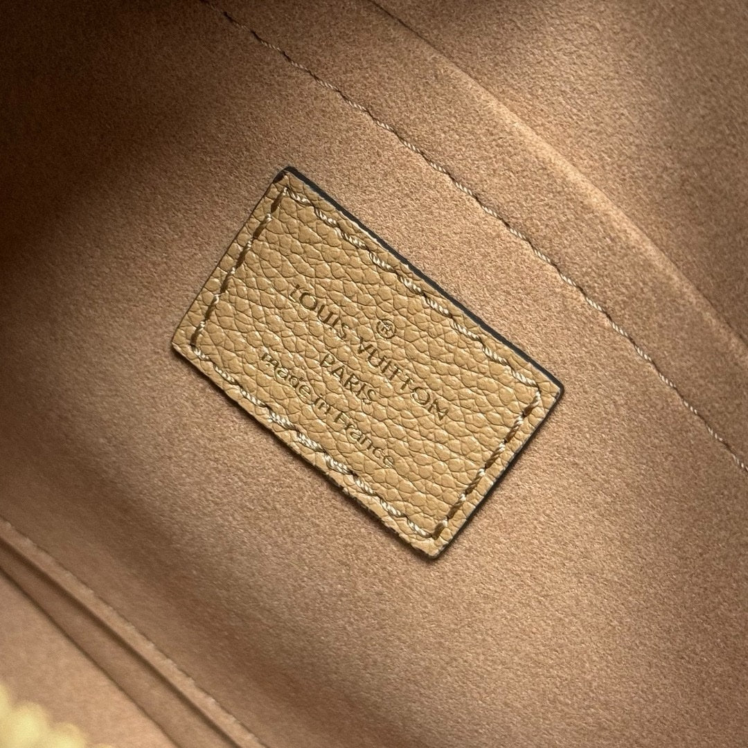 Lv Speedy Bandoulière 20 - Glimmer of Luxury