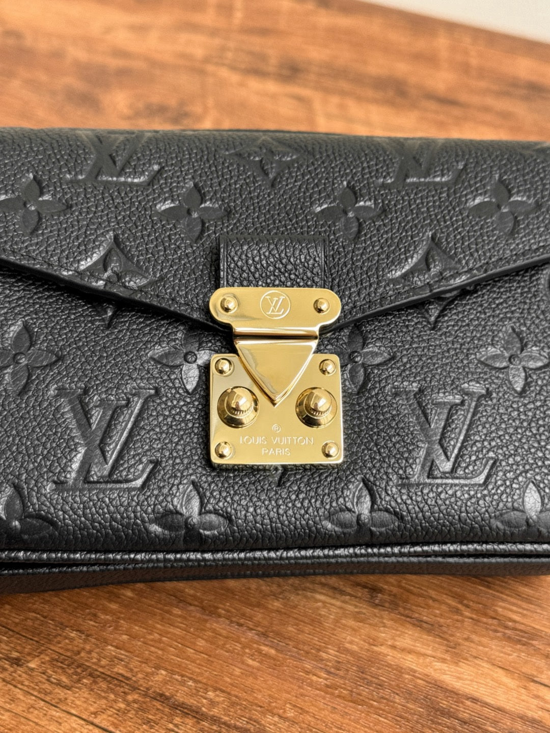 Louis Vuitton Pochette Métis Doğu Batı - Glimmer of Luxury