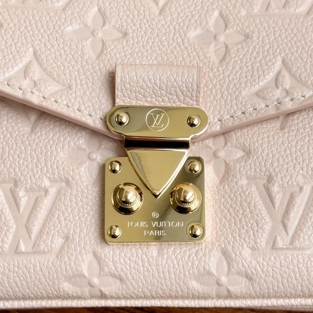 Louis Vuitton Pochette Métis Doğu Batı - Glimmer of Luxury