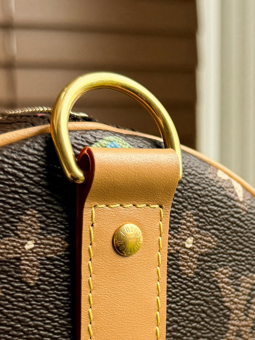 LV Keepall Bandoulière - Glimmer of Luxury