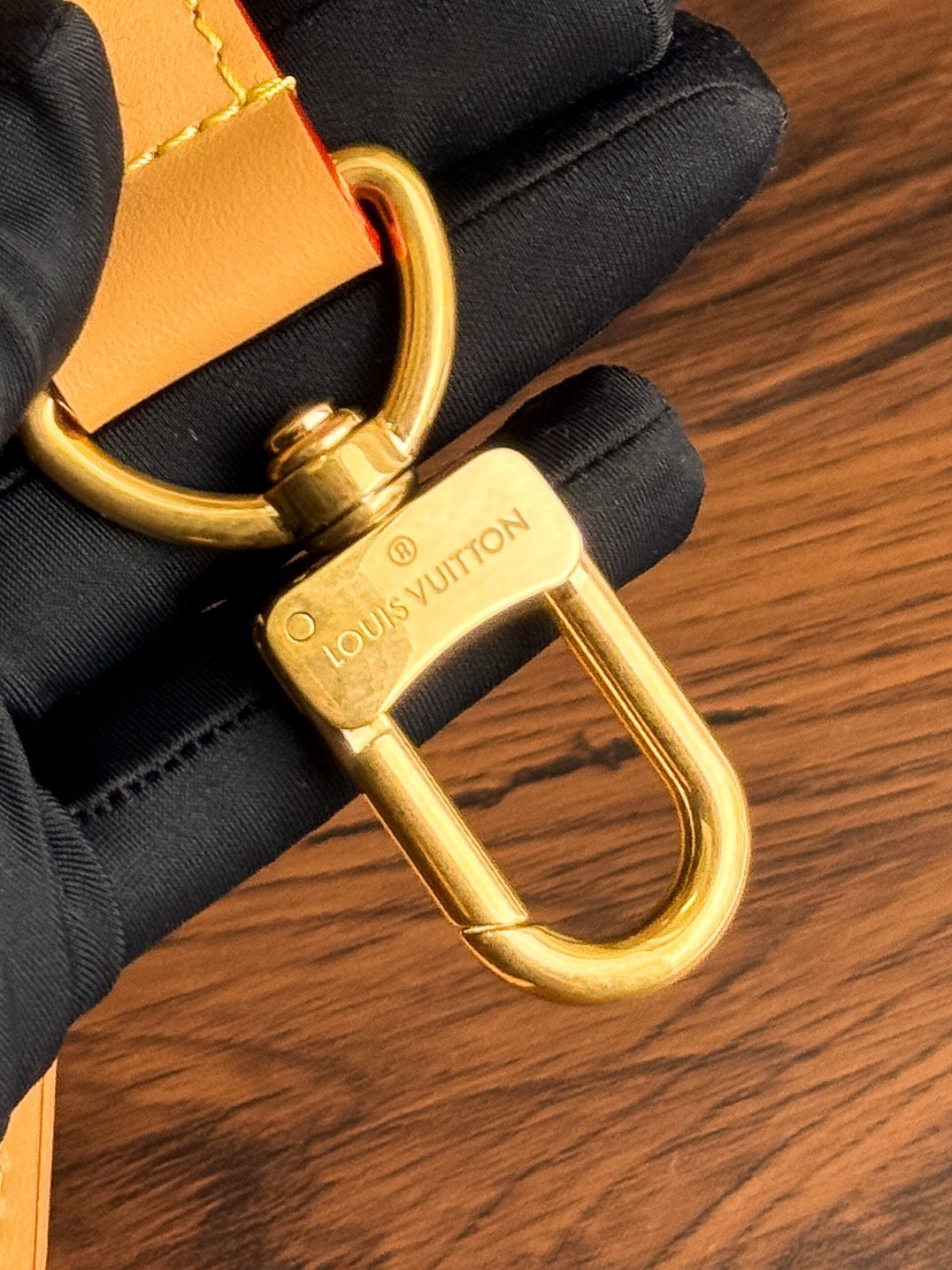 LV Keepall Bandoulière - Glimmer of Luxury