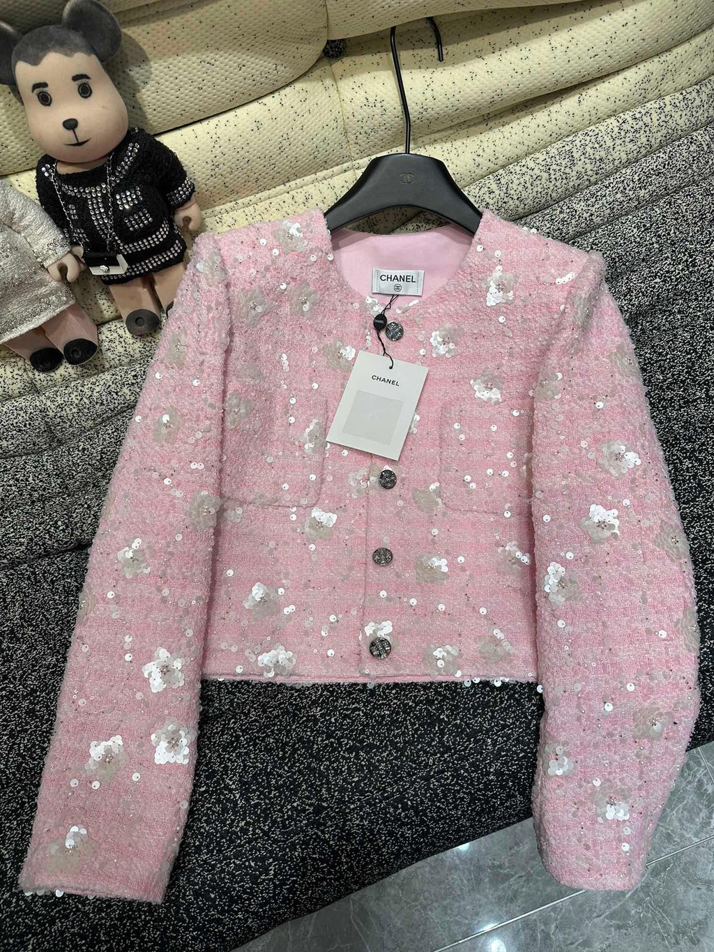 Chanel 3 Boyutlu Pullu İşlemeli Özelleştirilmiş Ceket - Glimmer of Luxury