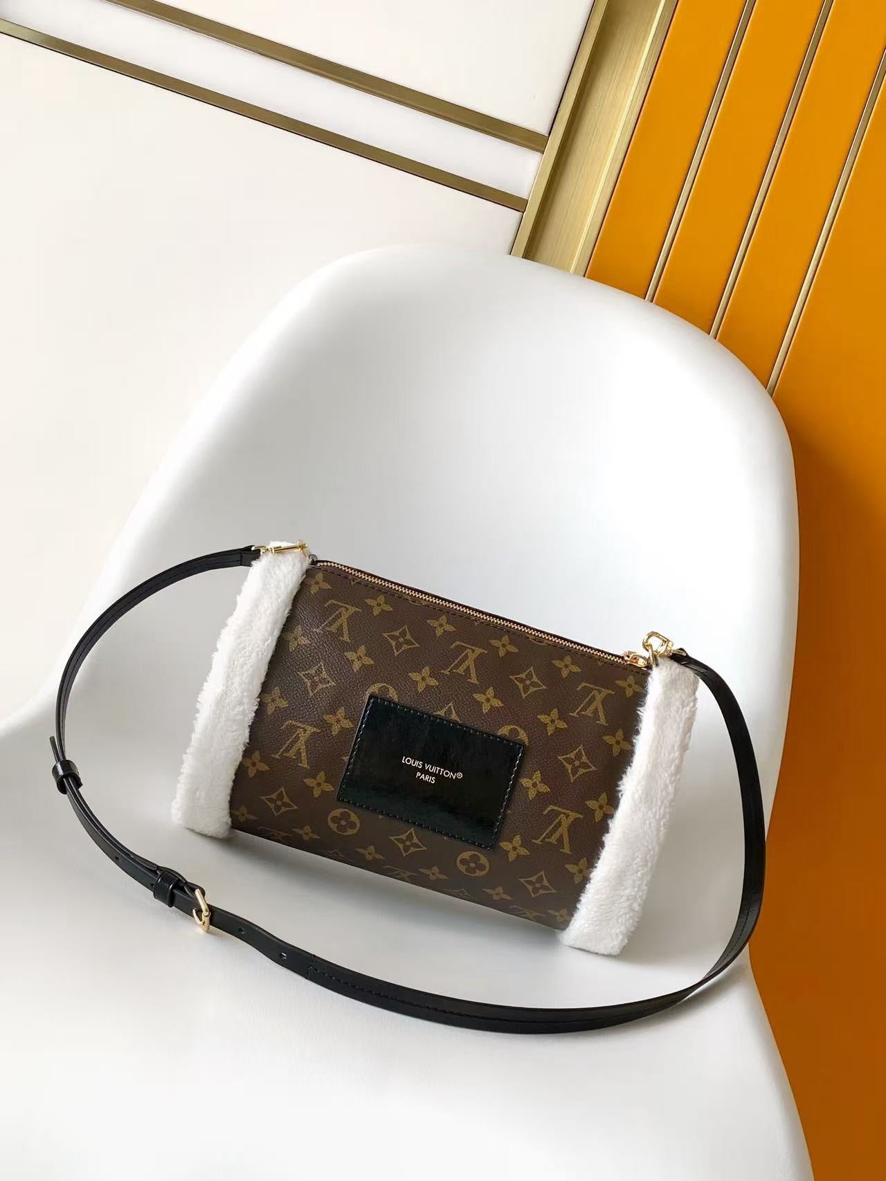 Louis Vuitton Teddy Mitt Omuz Çantası