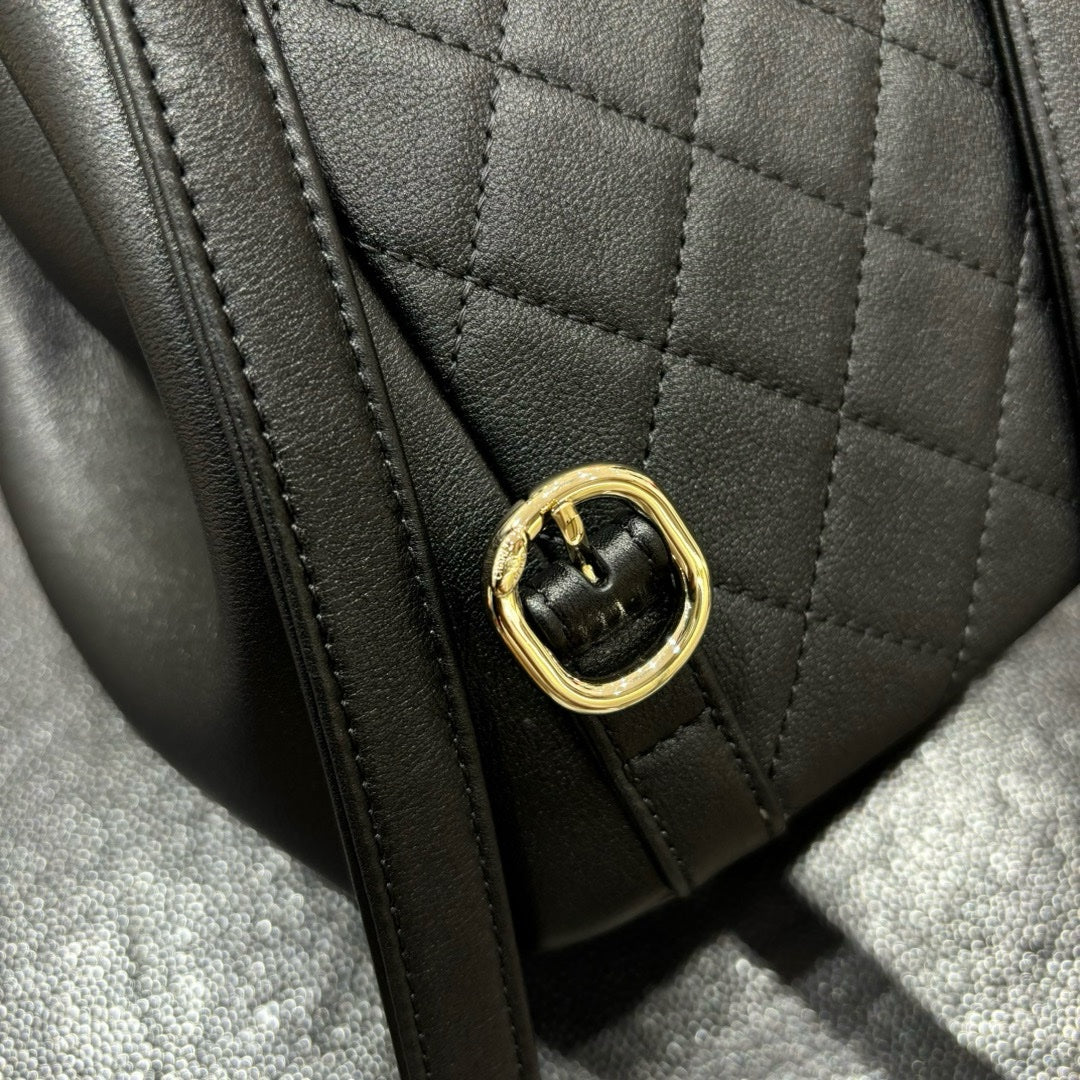 Chanel 22A Duma Mini Sırt Çantası Siyah Kuzu Derisi LGHW - Glimmer of Luxury