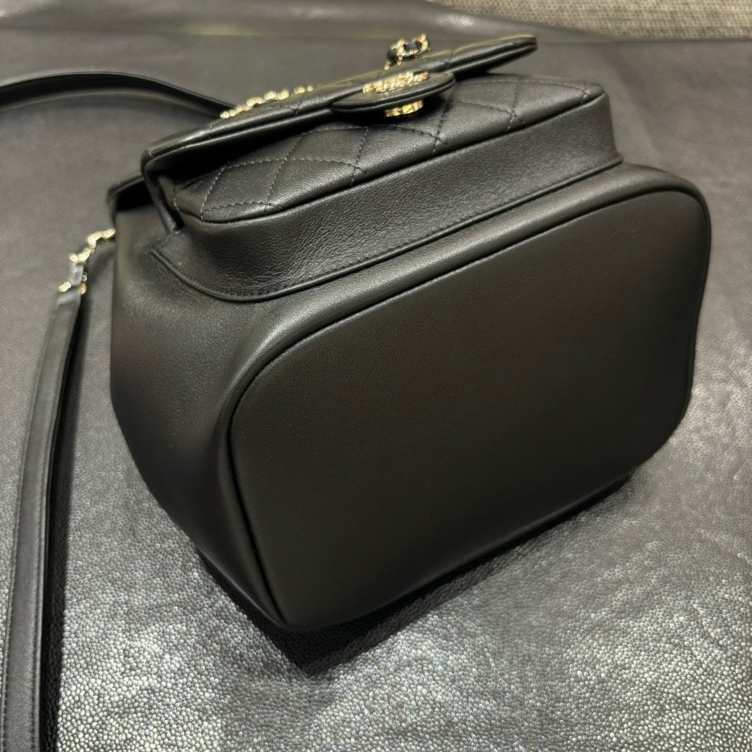 Chanel 22A Duma Mini Sırt Çantası Siyah Kuzu Derisi LGHW - Glimmer of Luxury