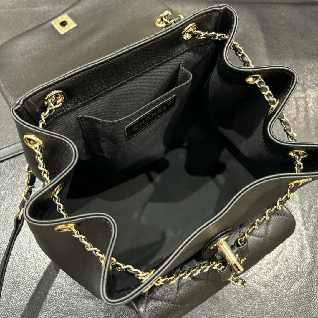 Chanel 22A Duma Mini Sırt Çantası Siyah Kuzu Derisi LGHW - Glimmer of Luxury