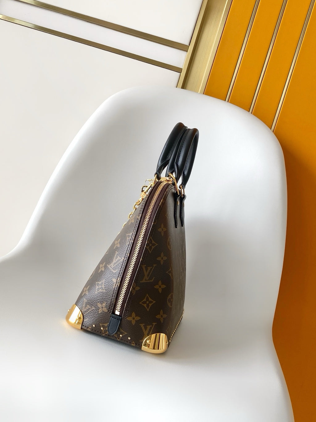 Louis Vuitton Alma Trunk PM Çanta