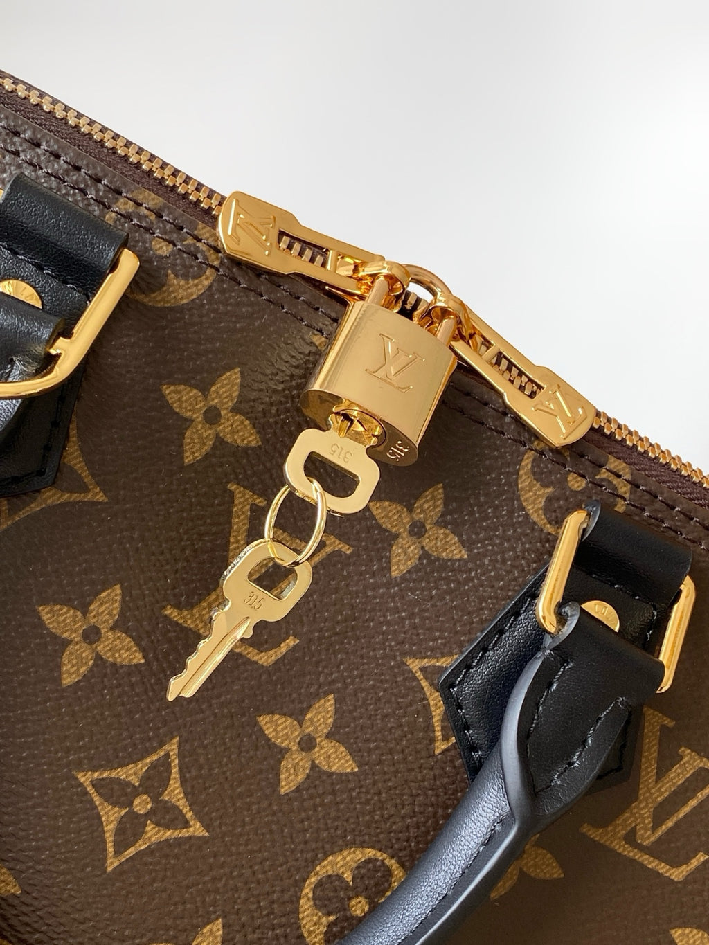 Louis Vuitton Alma Trunk PM Çanta