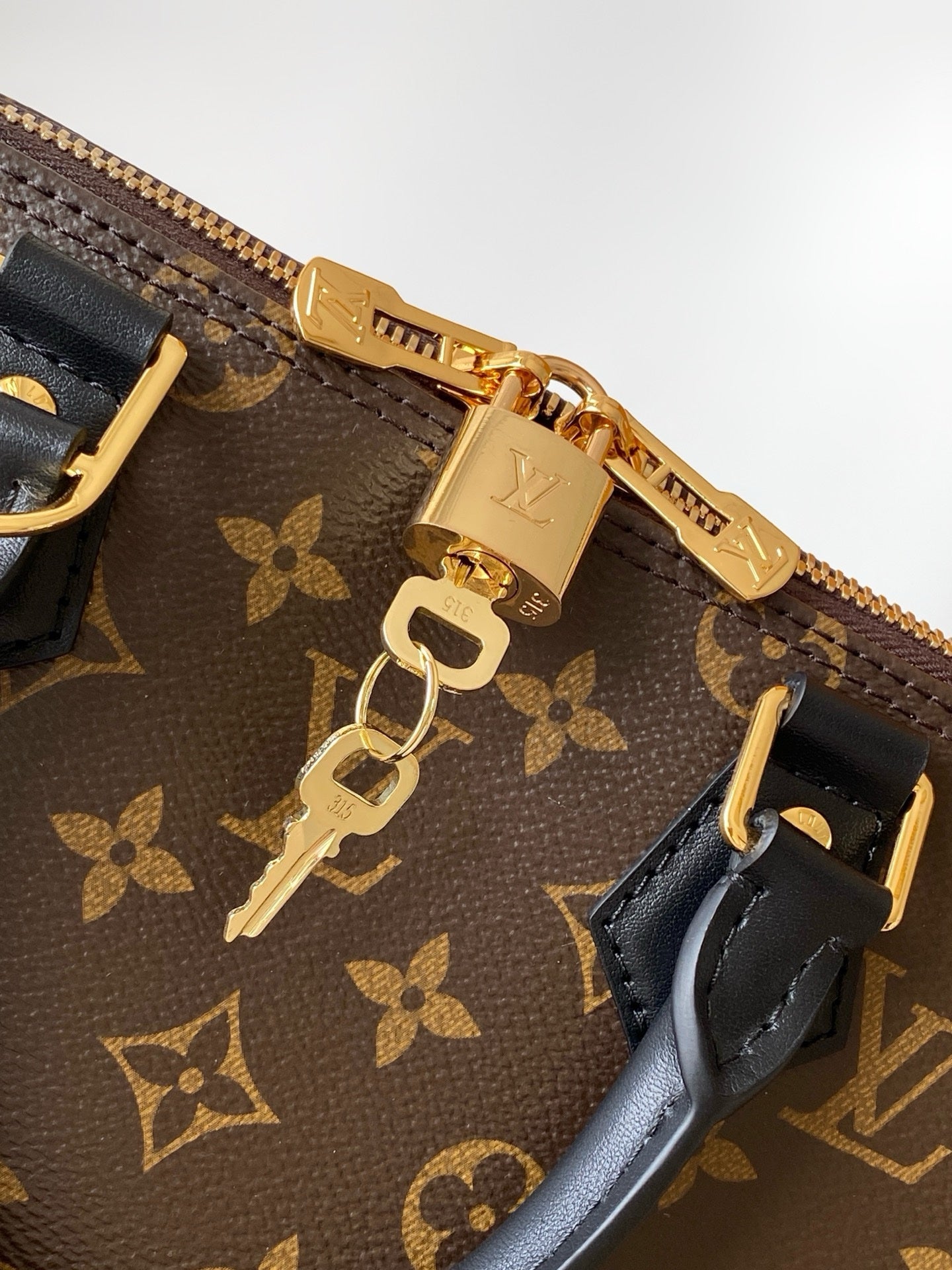 Louis Vuitton Alma Trunk PM Çanta