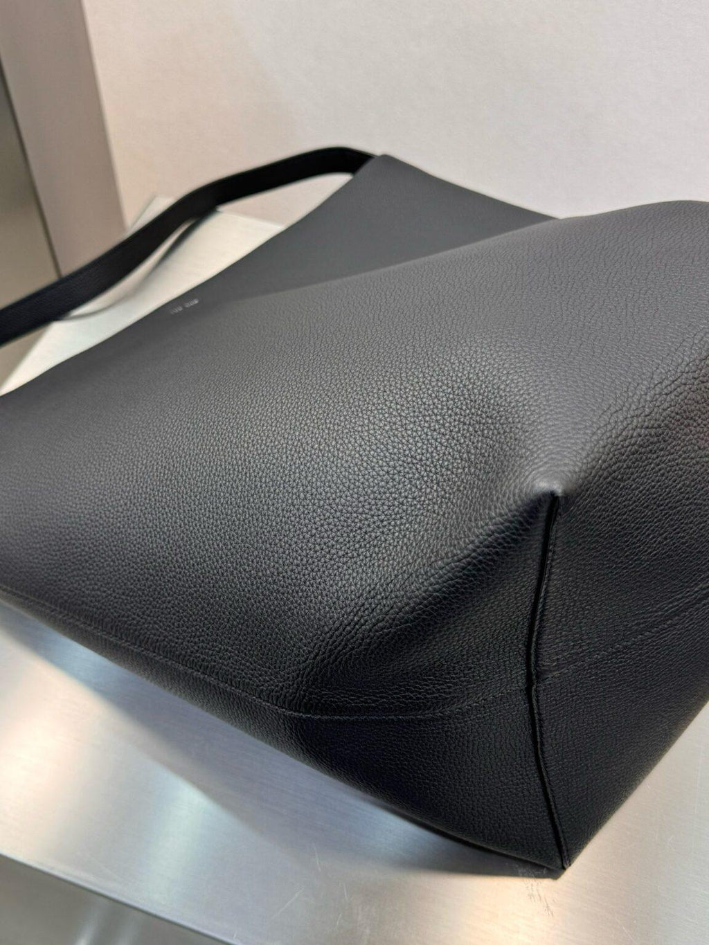 SIRA Sele Deri Park Orta Kuzey-Güney Tote Çanta - Glimmer of Luxury