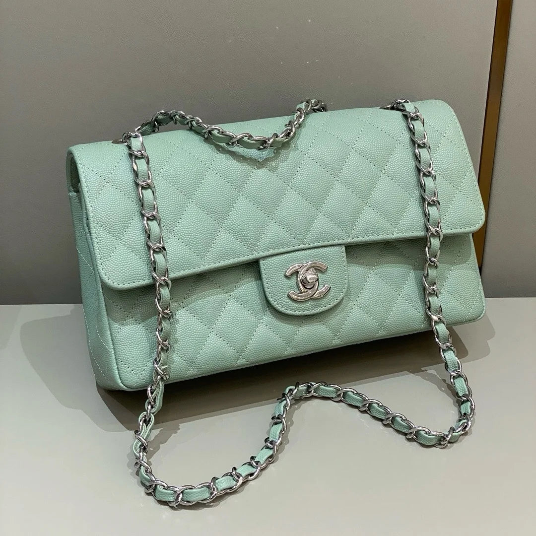 Chanel Flap Orta Boy Çanta Havyar Deri 2024 Deniz Mavisi - Glimmer of Luxury