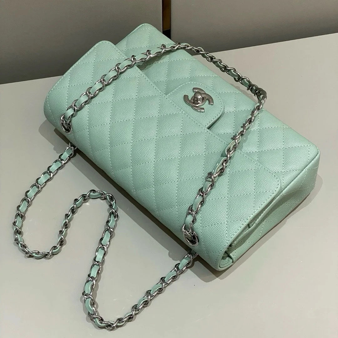 Chanel Flap Orta Boy Çanta Havyar Deri 2024 Deniz Mavisi - Glimmer of Luxury