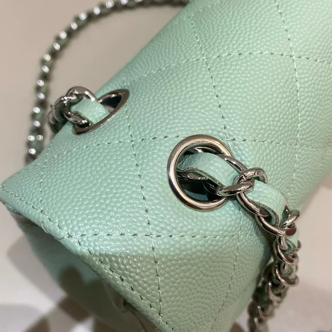 Chanel Flap Orta Boy Çanta Havyar Deri 2024 Deniz Mavisi - Glimmer of Luxury