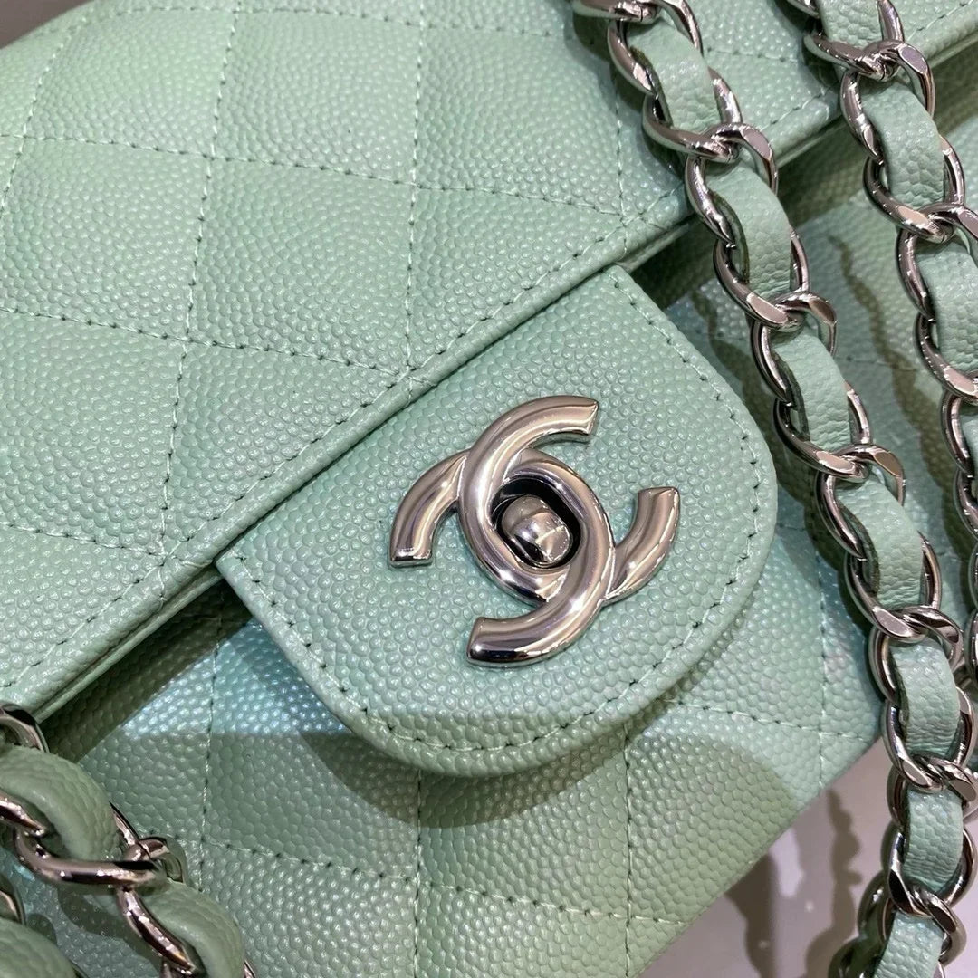 Chanel Flap Orta Boy Çanta Havyar Deri 2024 Deniz Mavisi - Glimmer of Luxury