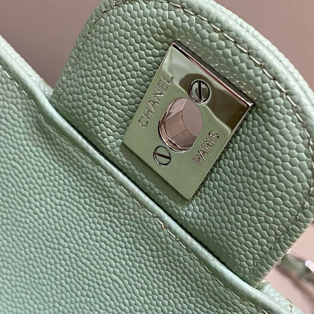 Chanel Flap Orta Boy Çanta Havyar Deri 2024 Deniz Mavisi - Glimmer of Luxury