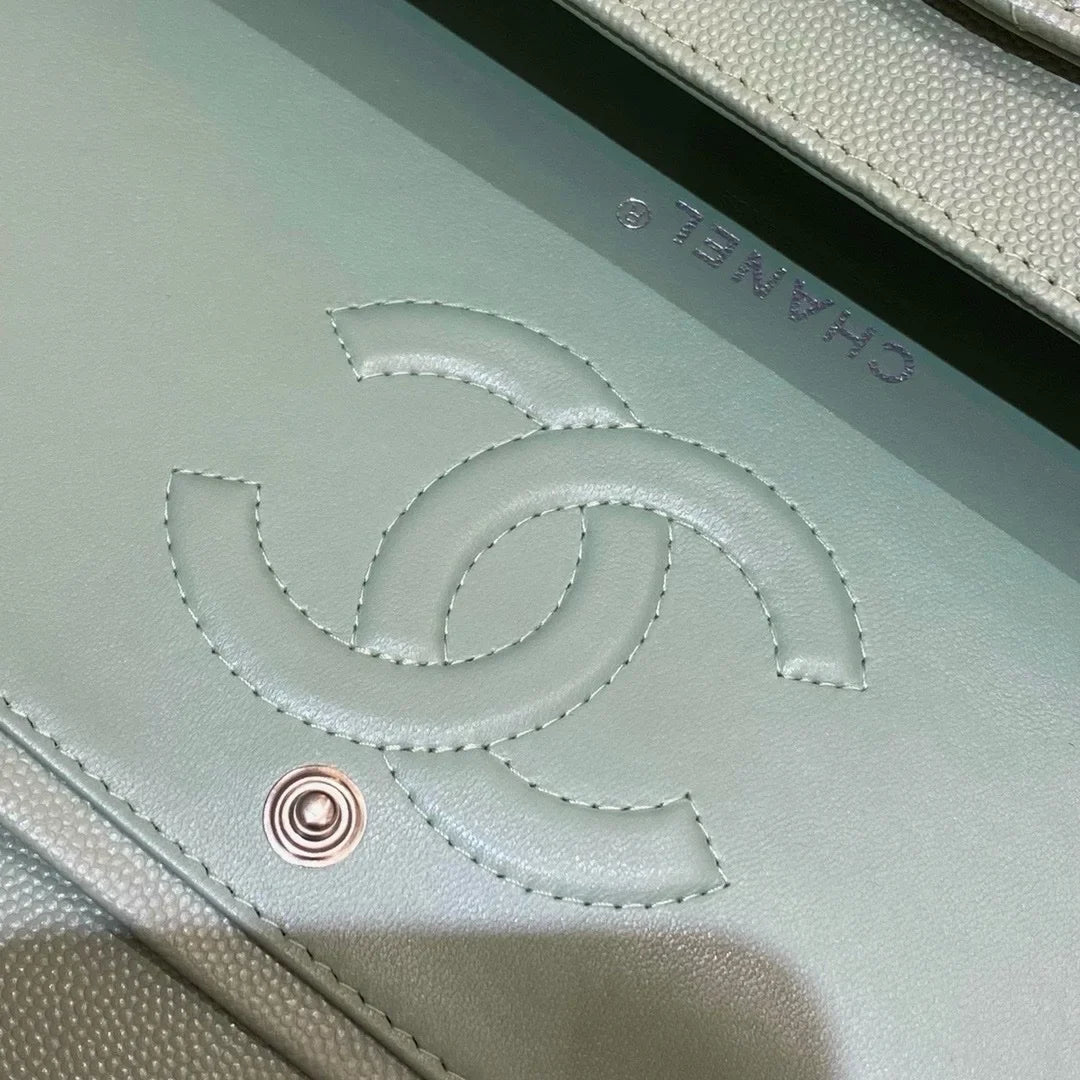 Chanel Flap Orta Boy Çanta Havyar Deri 2024 Deniz Mavisi - Glimmer of Luxury