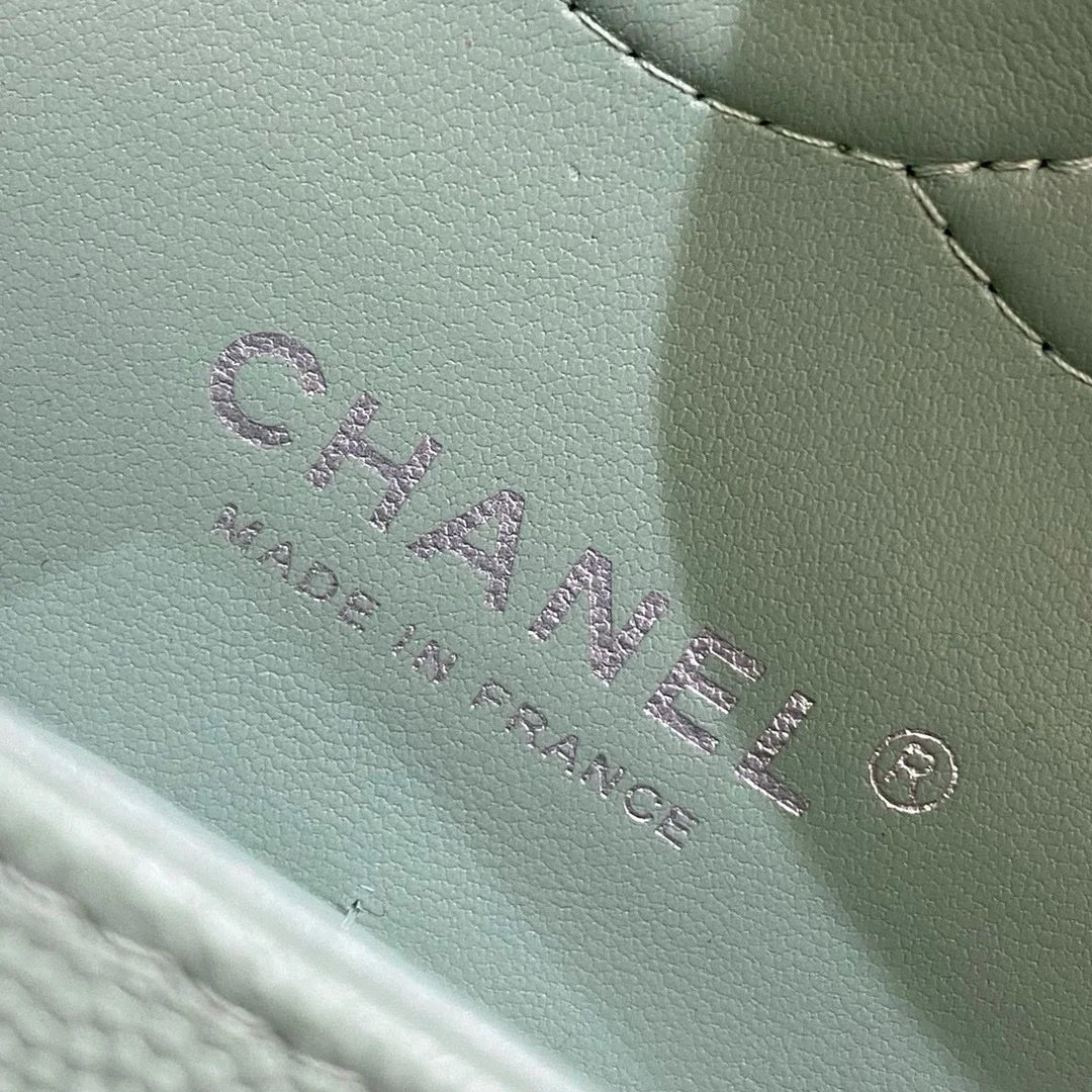 Chanel Flap Orta Boy Çanta Havyar Deri 2024 Deniz Mavisi - Glimmer of Luxury