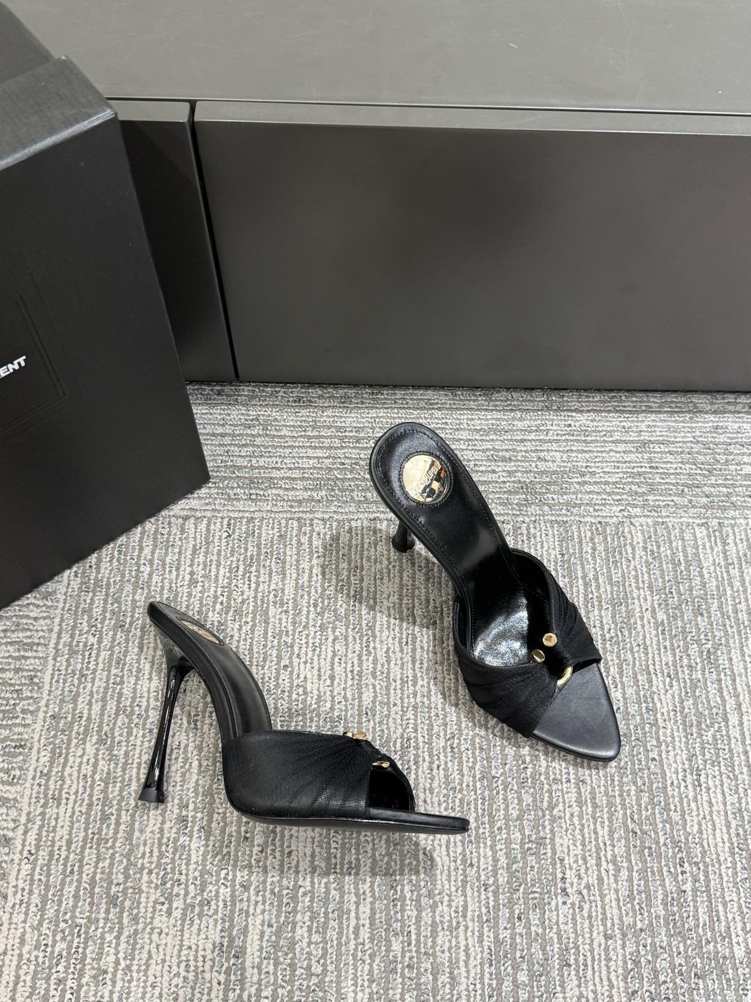 Saint Laurent Babylone Deri Terlikler