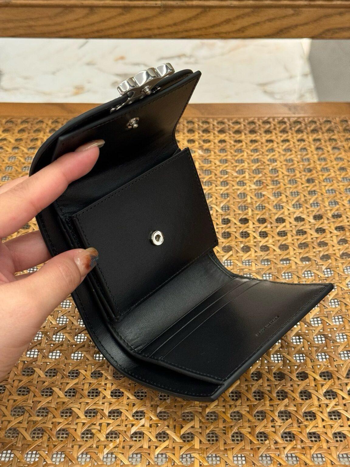 Celine Triomphe Dana Derisi Küçük Kapaklı Cüzdan - Glimmer of Luxury