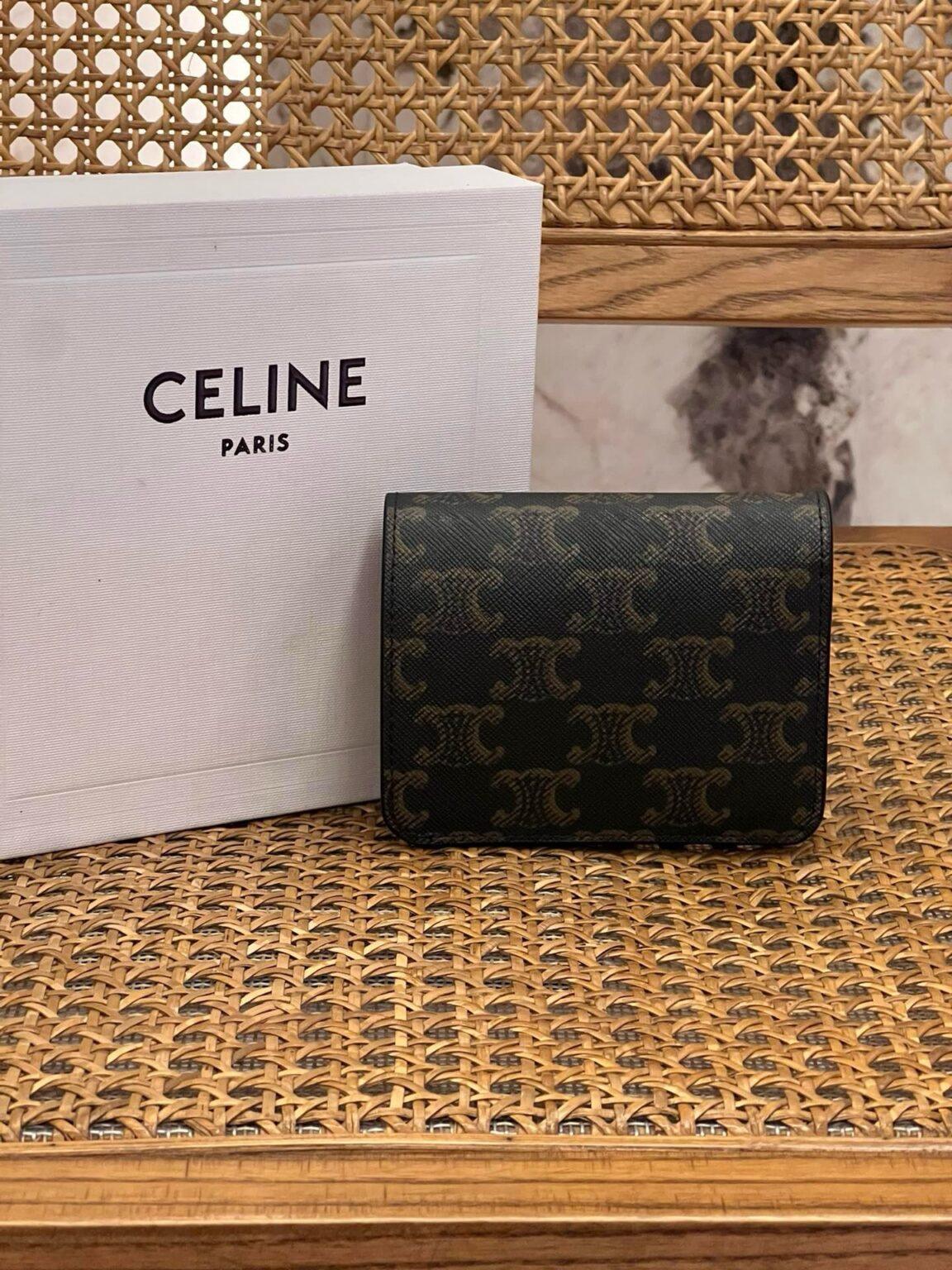 Celine Triomphe Tuvalinde Küçük Triomphe Cüzdan - Glimmer of Luxury