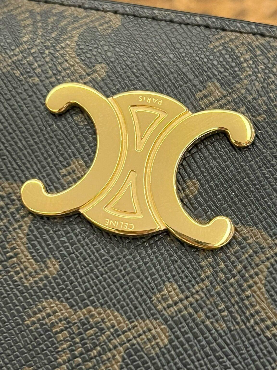 Celine Triomphe Tuvalinde Küçük Triomphe Cüzdan - Glimmer of Luxury