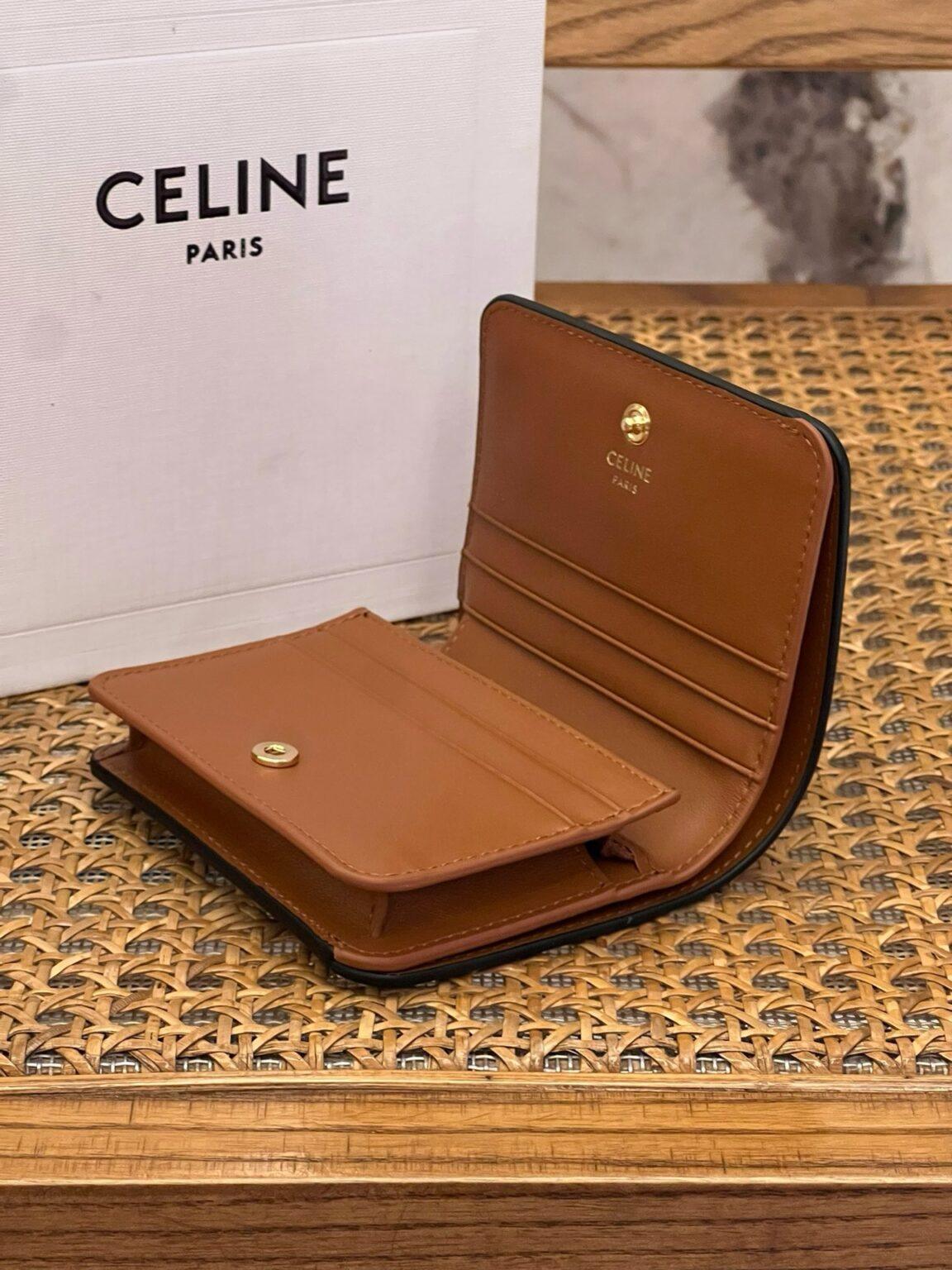 Celine Triomphe Tuvalinde Küçük Triomphe Cüzdan - Glimmer of Luxury