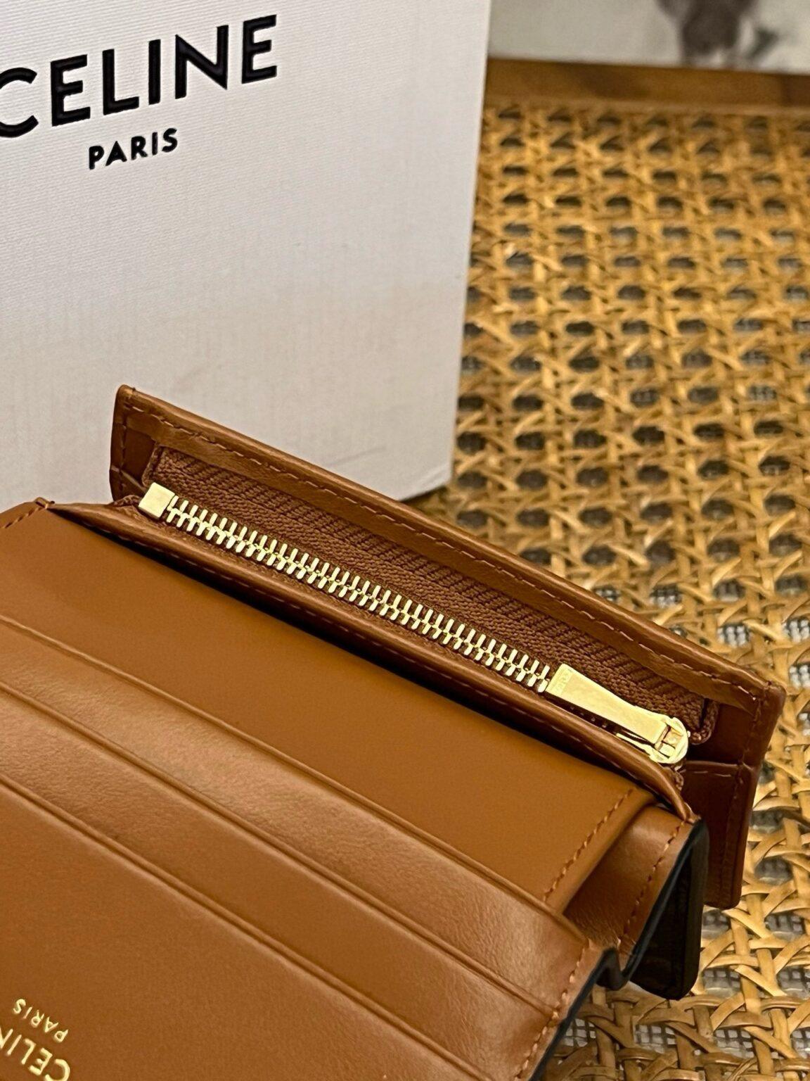 Celine Triomphe Tuvalinde Küçük Triomphe Cüzdan - Glimmer of Luxury