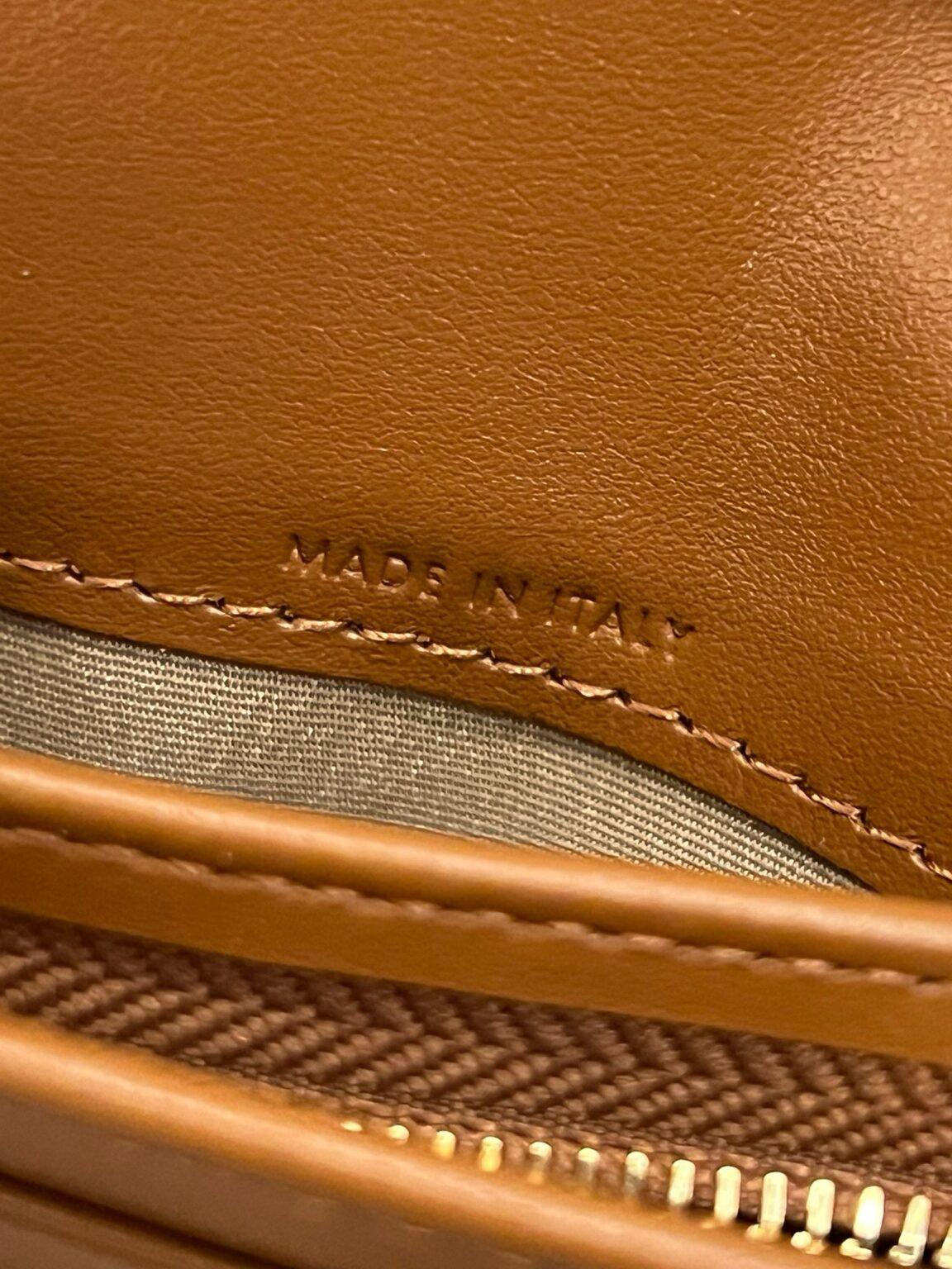 Celine Triomphe Tuvalinde Küçük Triomphe Cüzdan - Glimmer of Luxury