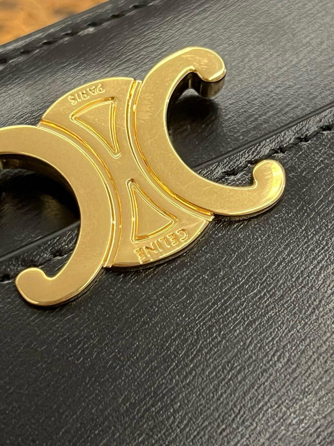 Celine Triomphe Dana Derisi Küçük Kapaklı Cüzdan - Glimmer of Luxury