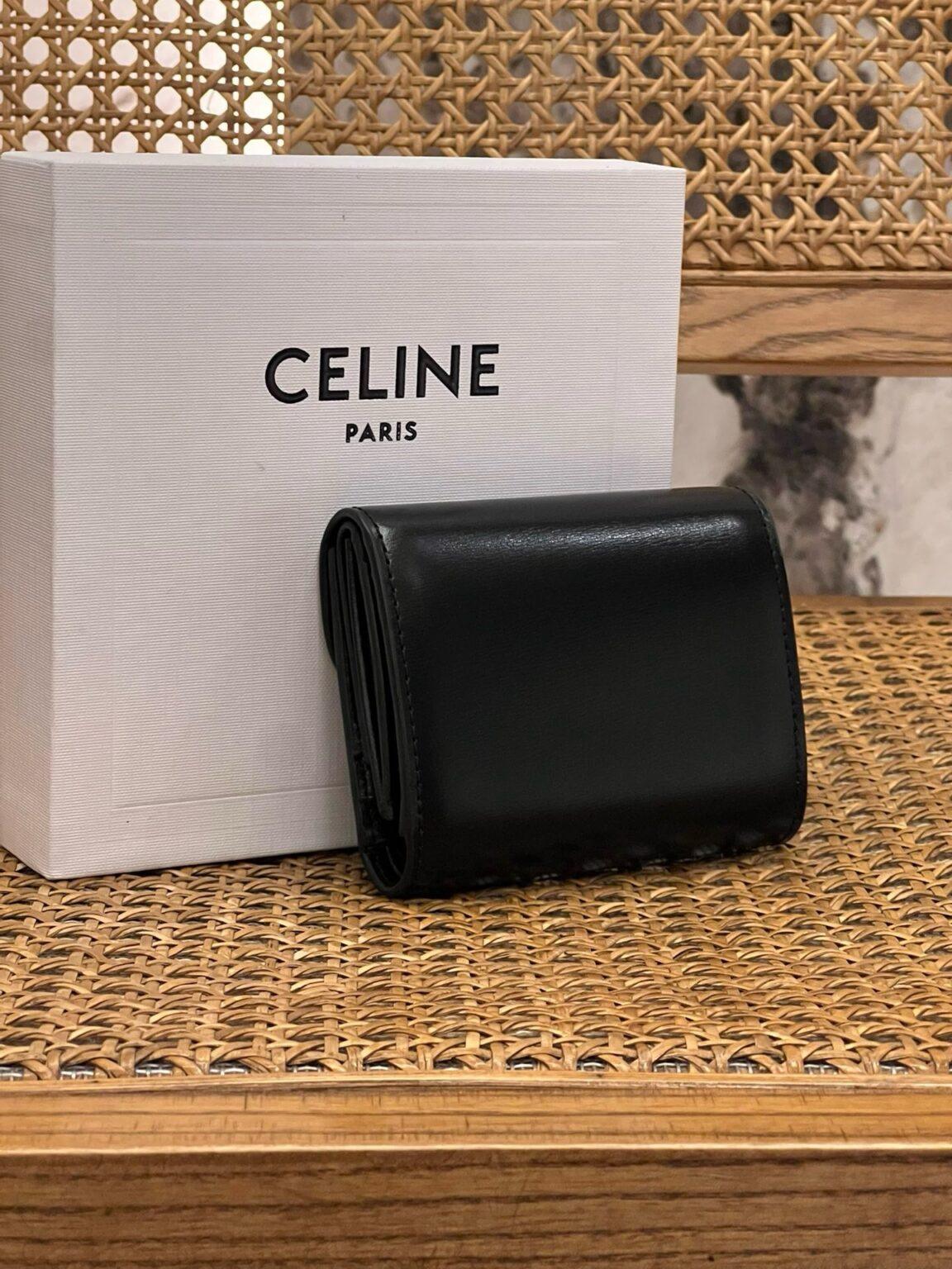 Celine Triomphe Parlak Dana Derisi Küçük Kapaklı Cüzdan - Glimmer of Luxury