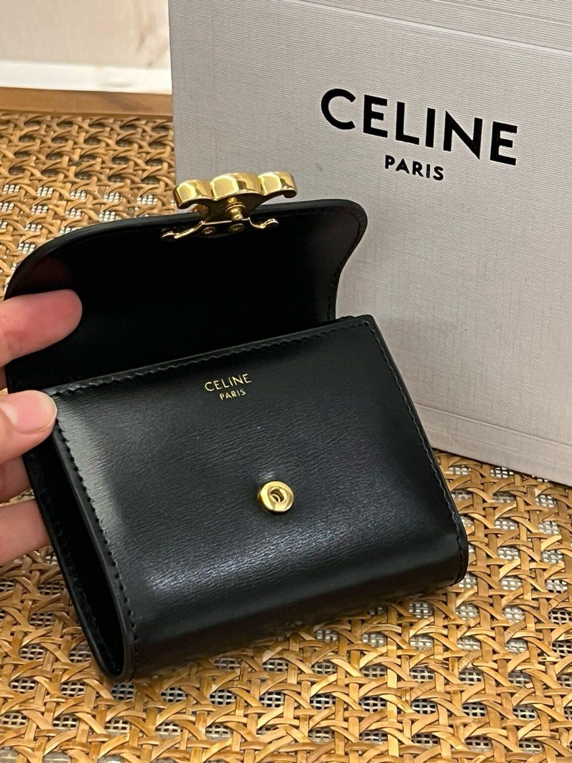Celine Triomphe Parlak Dana Derisi Küçük Kapaklı Cüzdan - Glimmer of Luxury