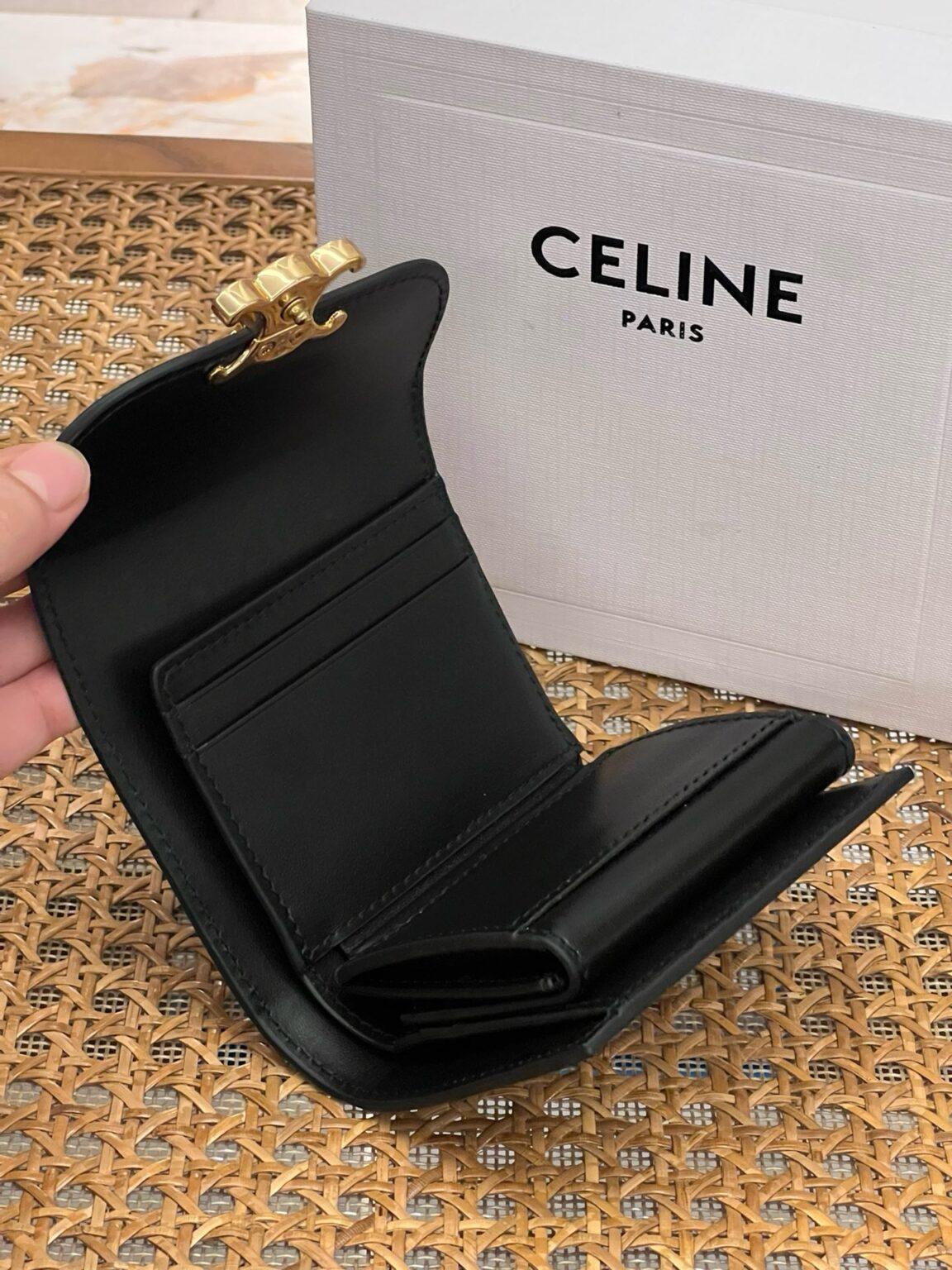 Celine Triomphe Parlak Dana Derisi Küçük Kapaklı Cüzdan - Glimmer of Luxury