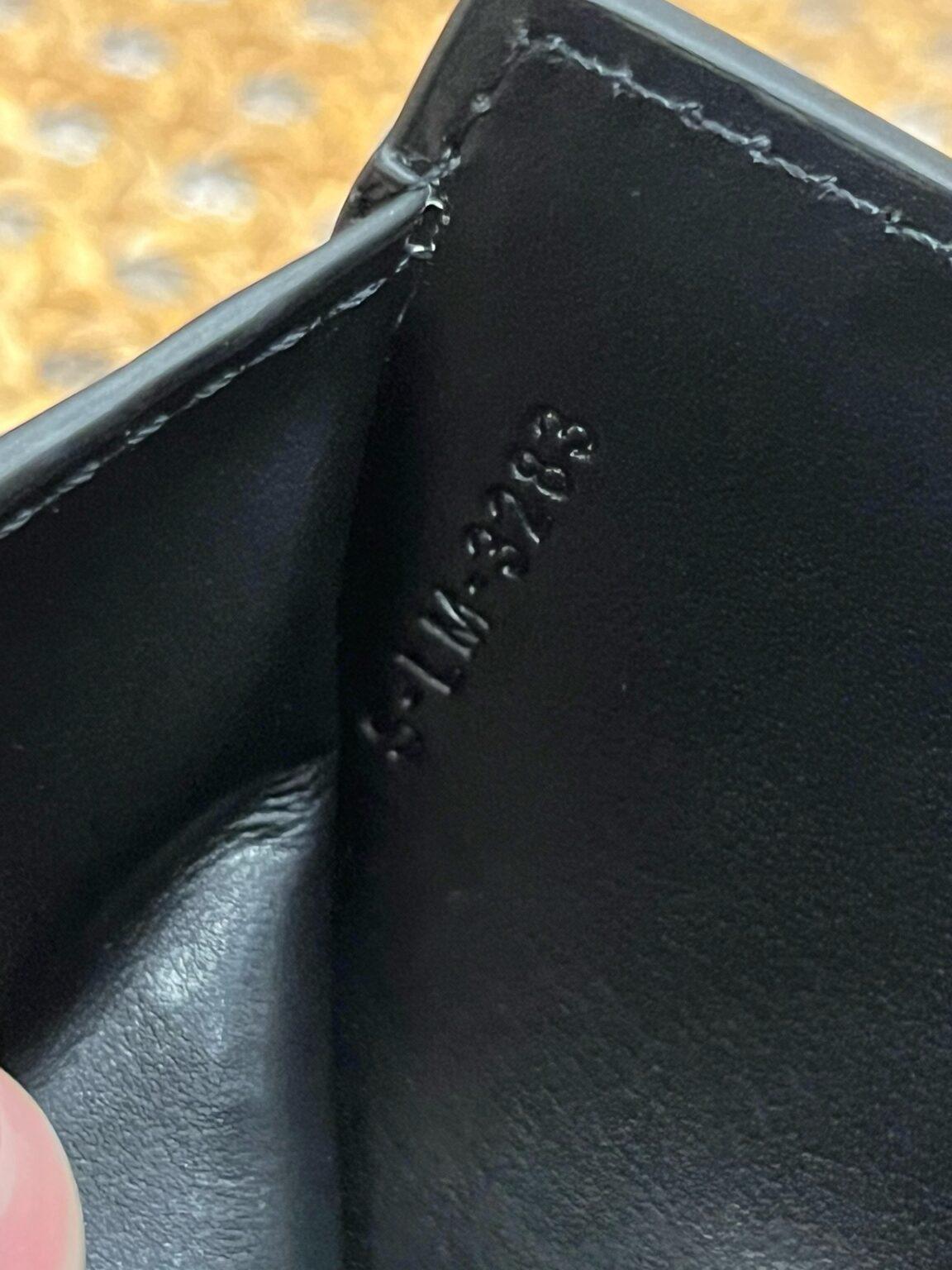 Celine Triomphe Parlak Dana Derisi Küçük Kapaklı Cüzdan - Glimmer of Luxury