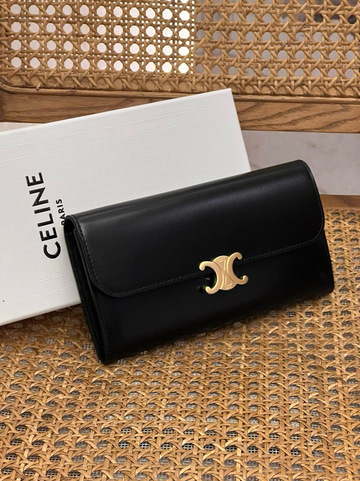 Celine Triomphe Parlak dana derisis büyük cüzdan - Glimmer of Luxury