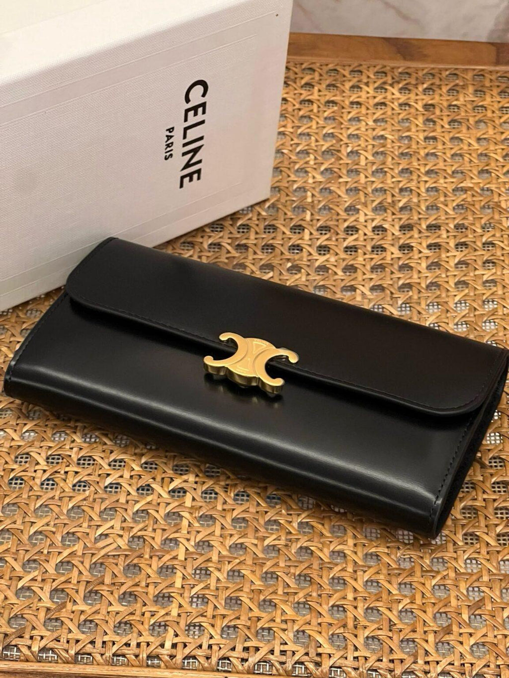 Celine Triomphe Parlak dana derisis büyük cüzdan - Glimmer of Luxury